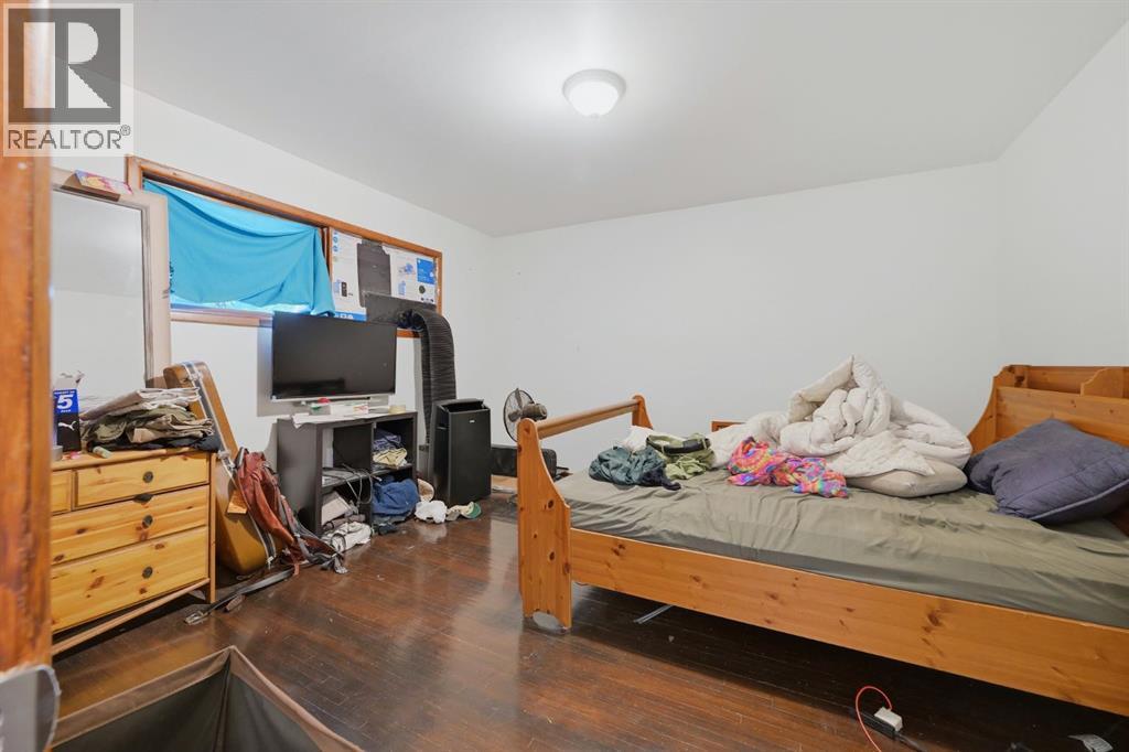 203 42 Avenue SW - 9