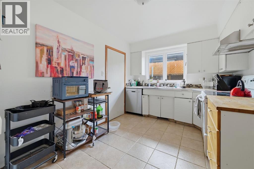 203 42 Avenue SW - 4