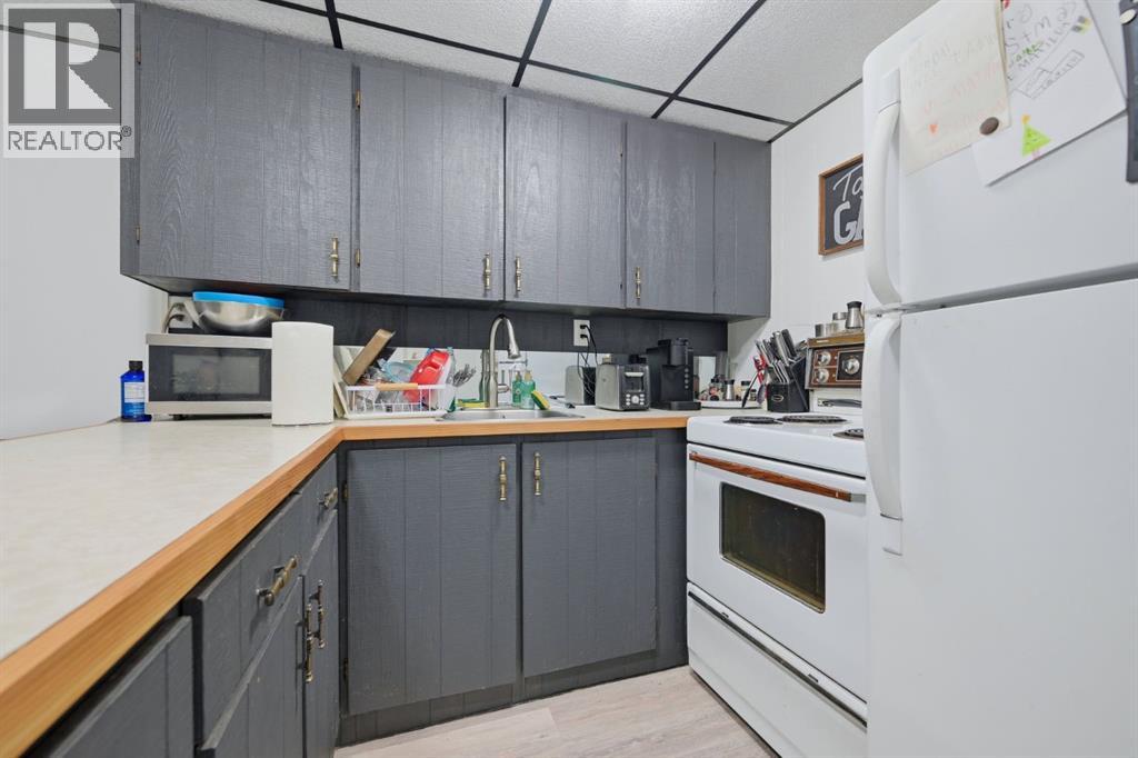 203 42 Avenue SW - 12