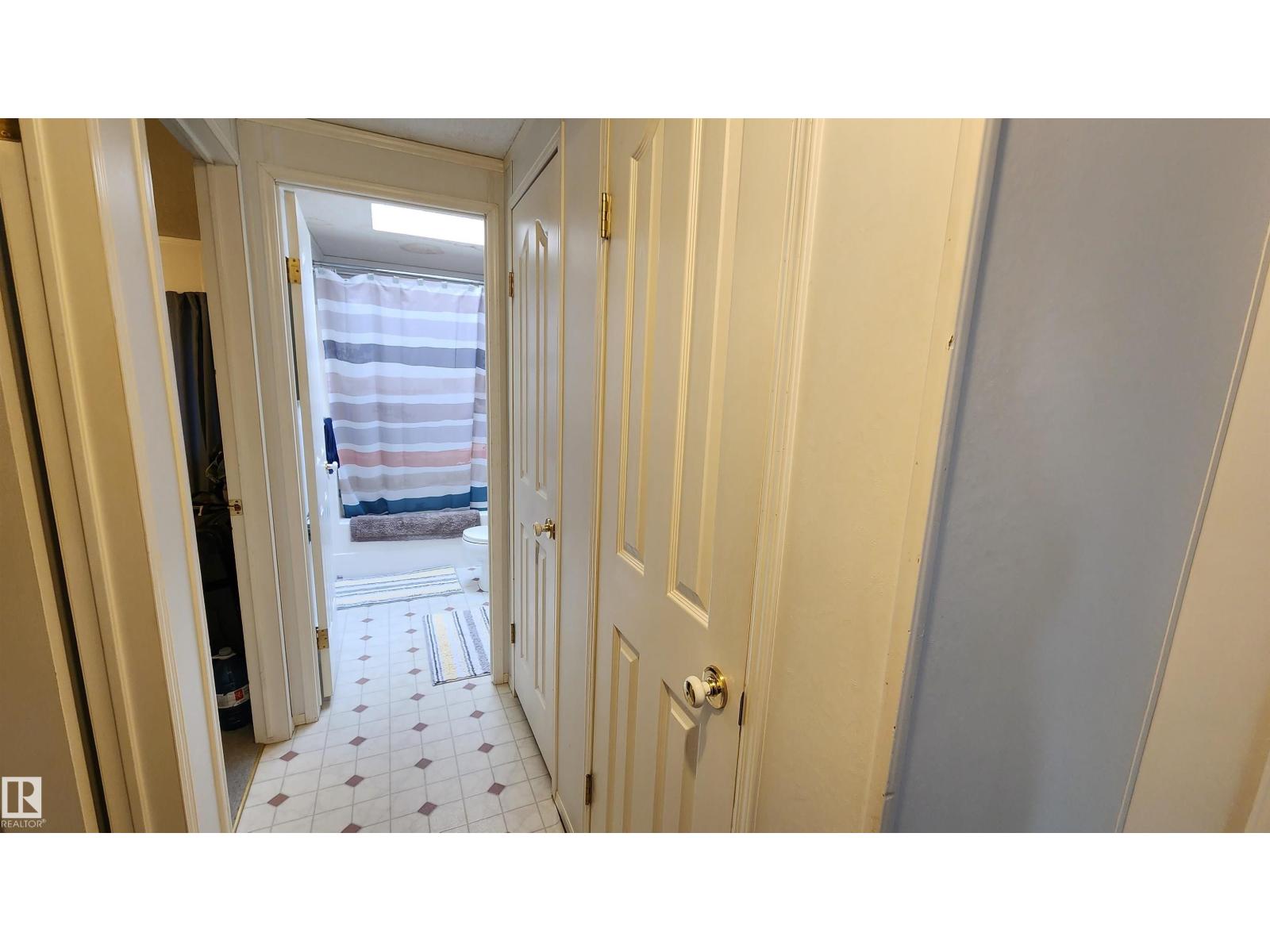 5506 55 AV — photo 18