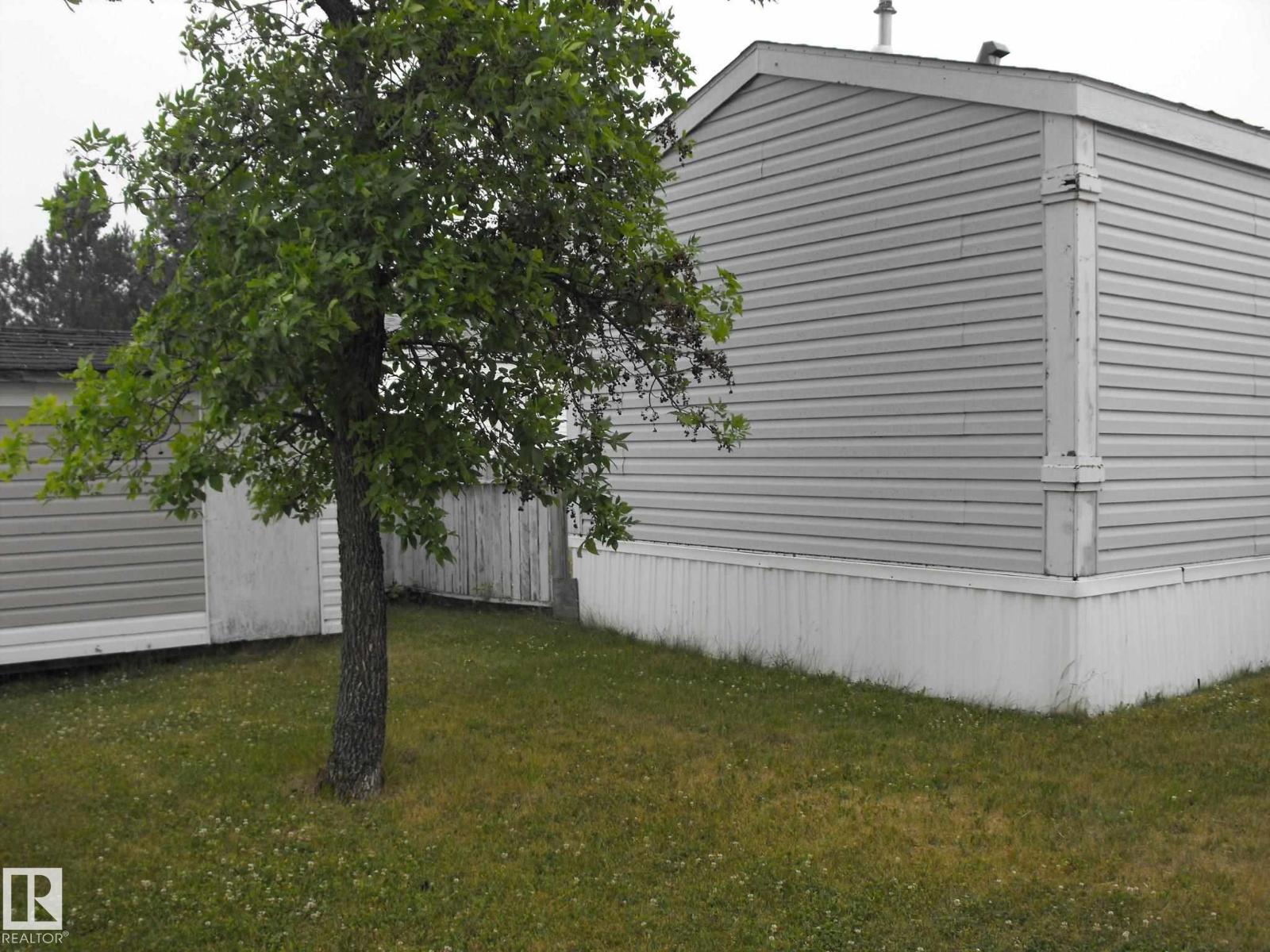 5506 55 AV — photo 32