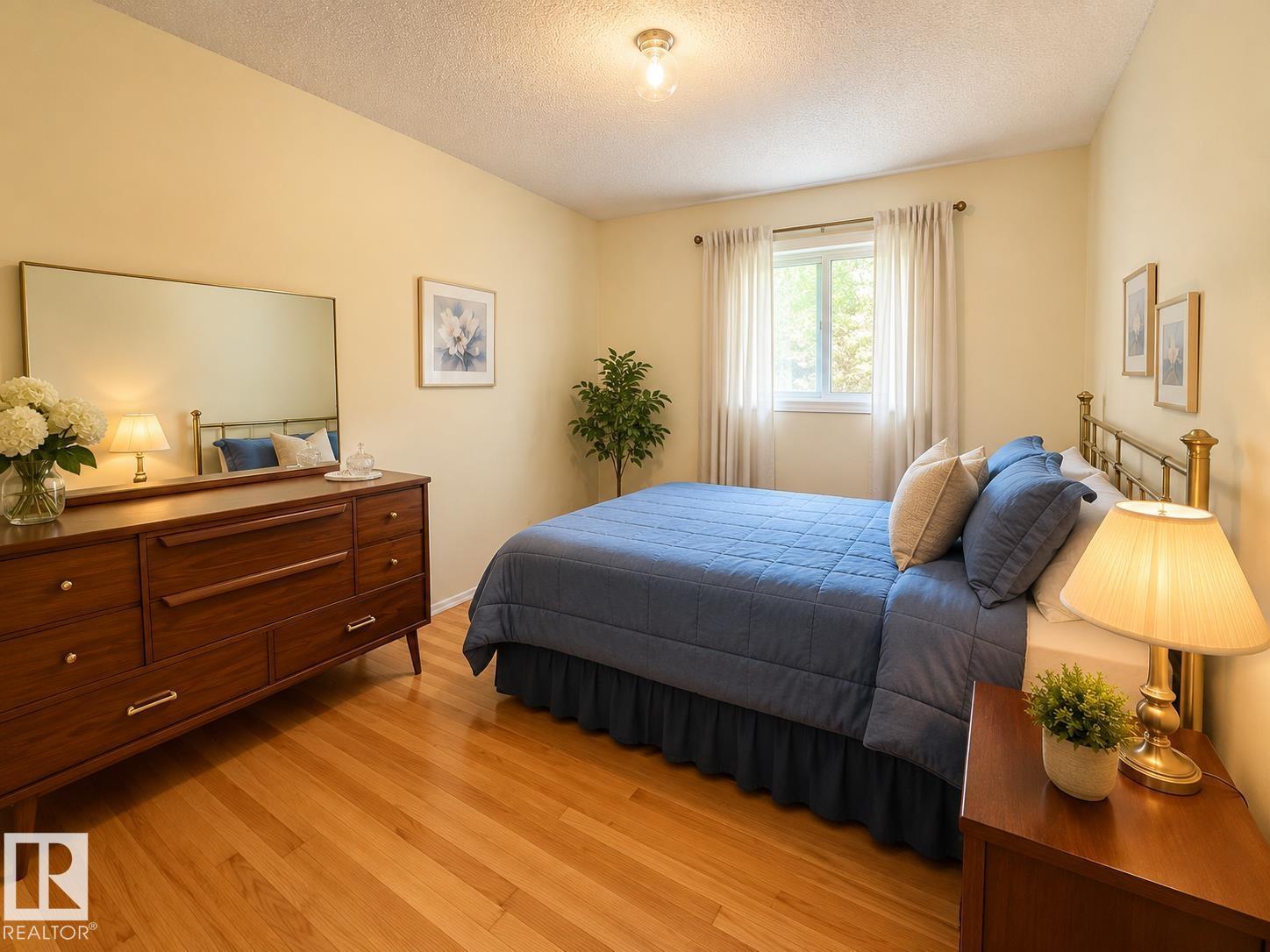 1 MUNRO CO — photo 13