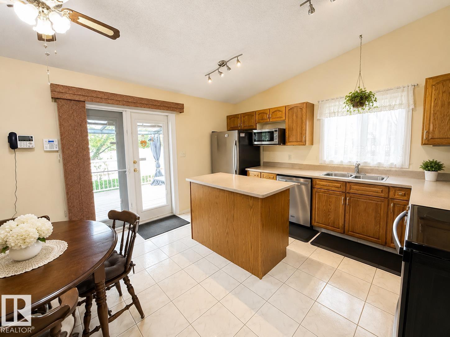 1 MUNRO CO — photo 6