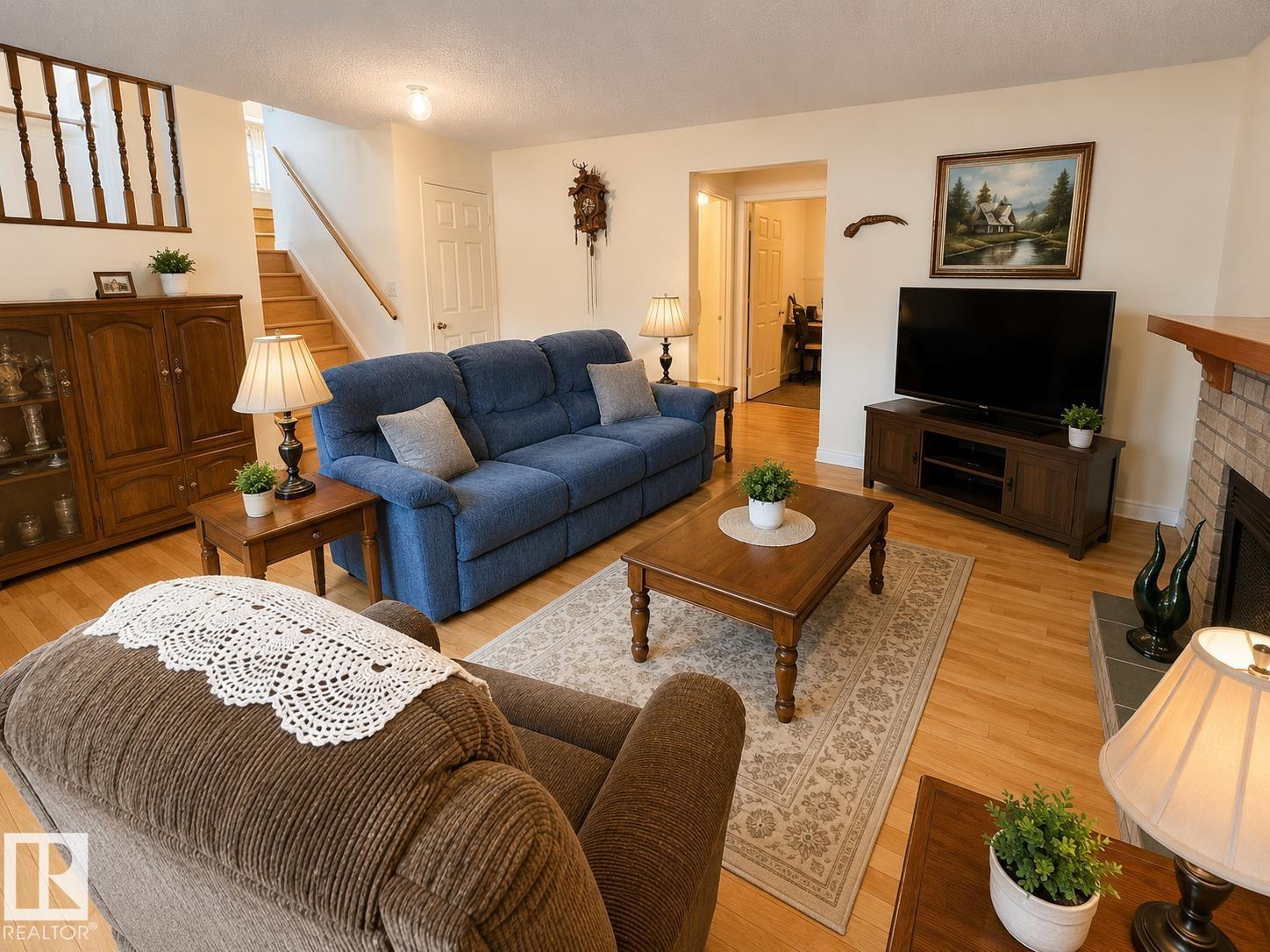 1 MUNRO CO — photo 9