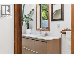 Kitchen - 1420 Smithdale Rd, Ucluelet, BC V0R3A0 Photo 8