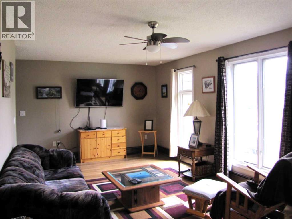 4923 52 Avenue - photo 2