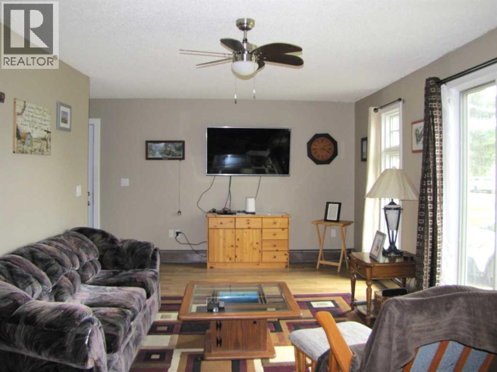 4923 52 Avenue - photo 3