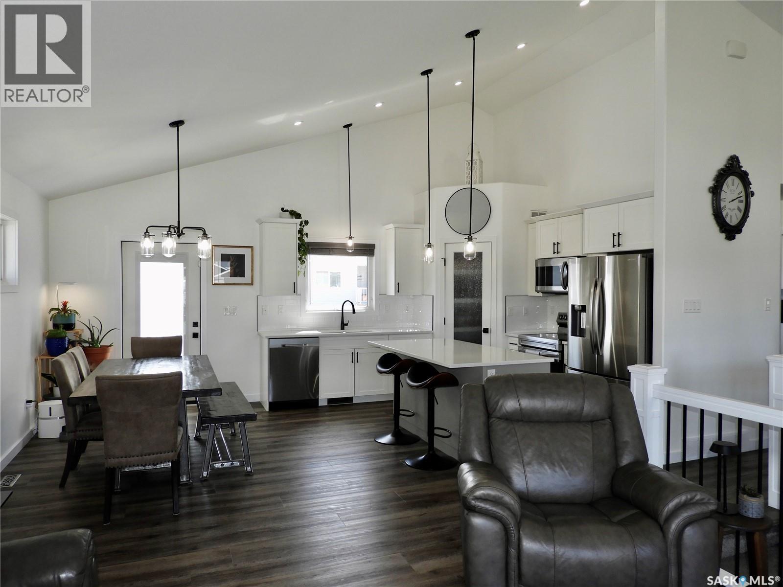 715 SCOTT CRESCENT — photo 6