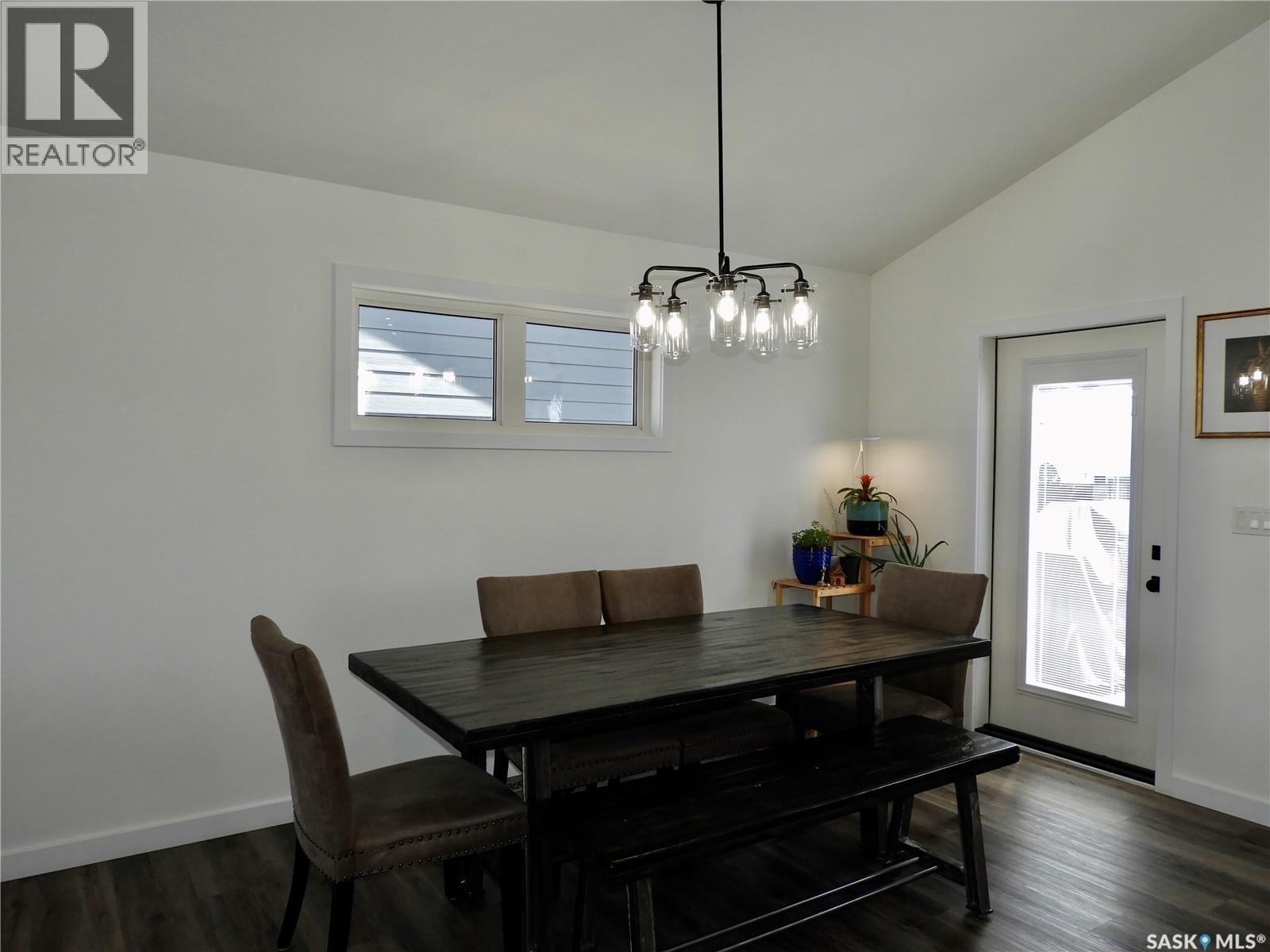 715 SCOTT CRESCENT — photo 9