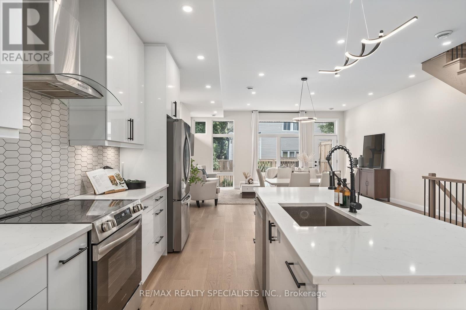 207 MONTFORT STREET, Ottawa. Luxury613. By Peter Sagos - Image 4