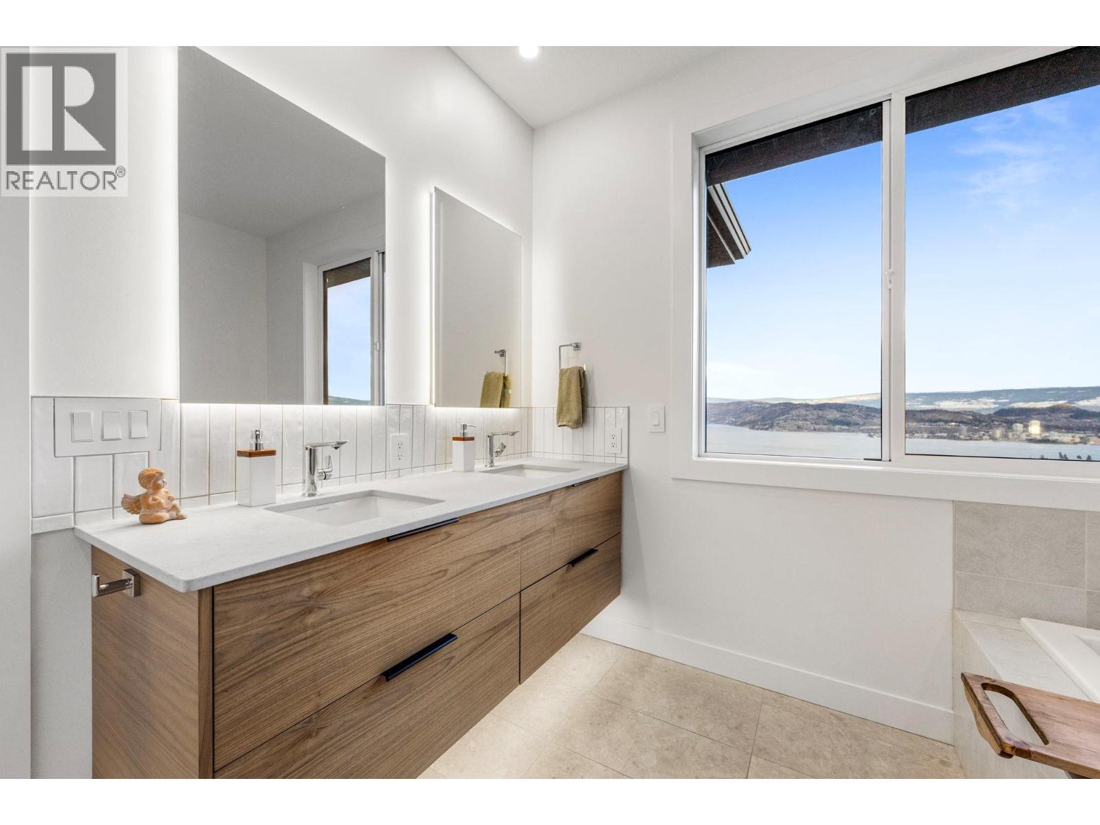  1821 Diamond View Drive, West Kelowna