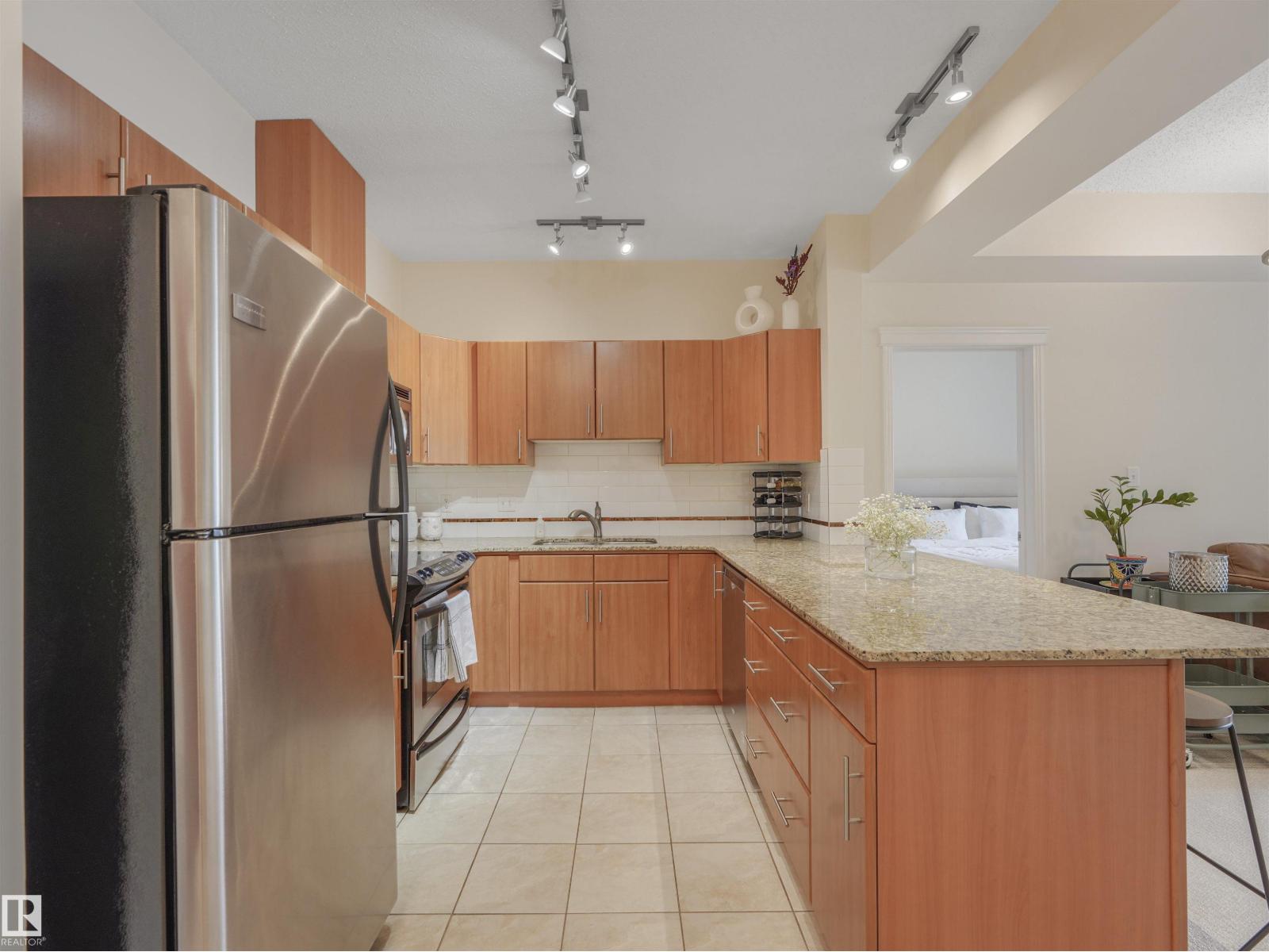 #409 10333 112 ST NW - 11