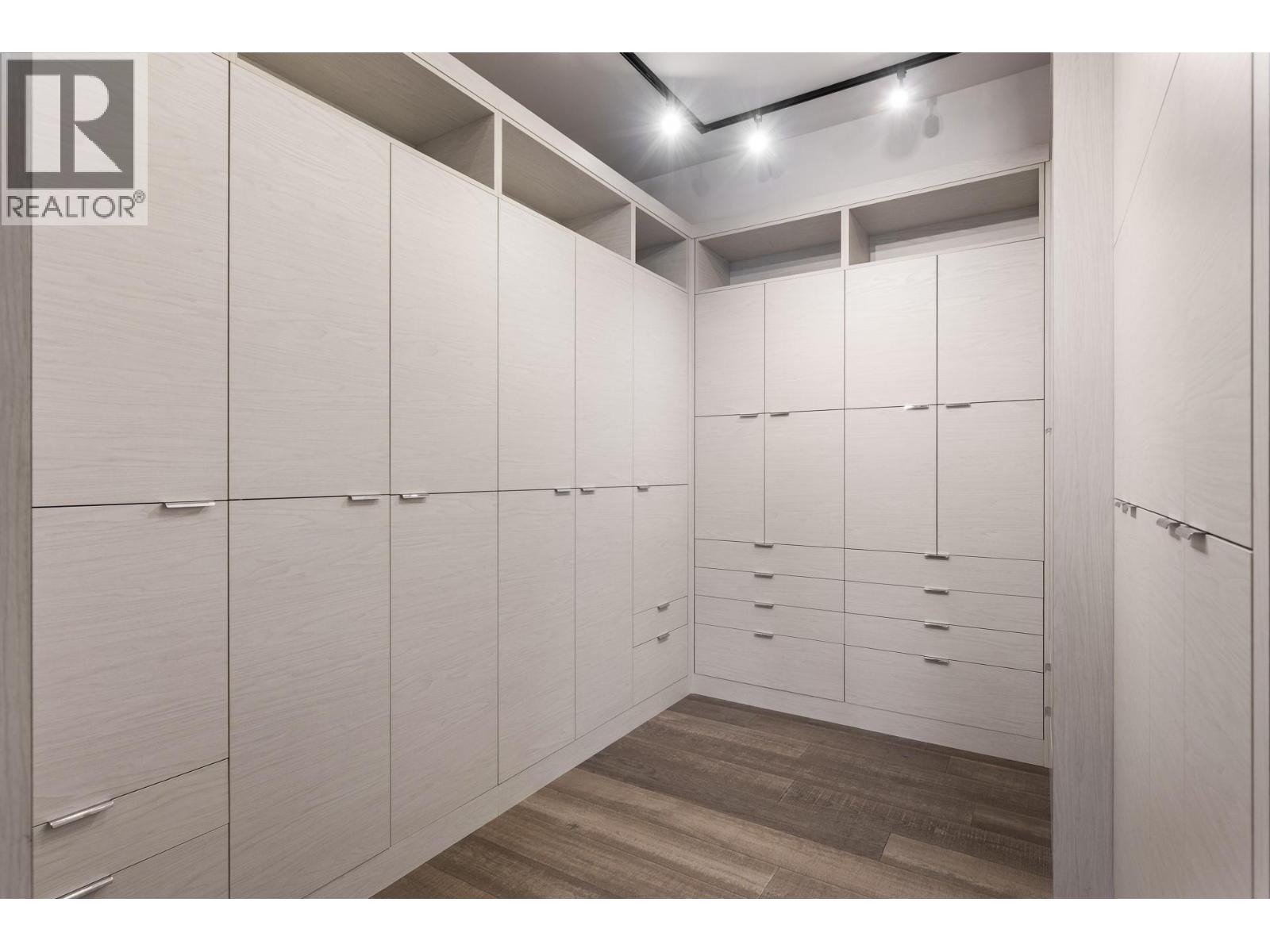 1068 Clarance Avenue - 31