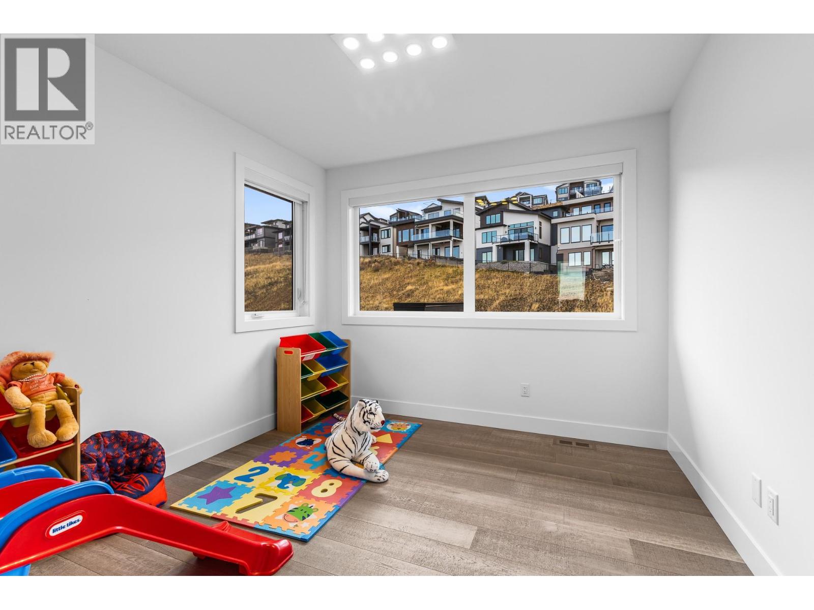 1068 Clarance Avenue - 34