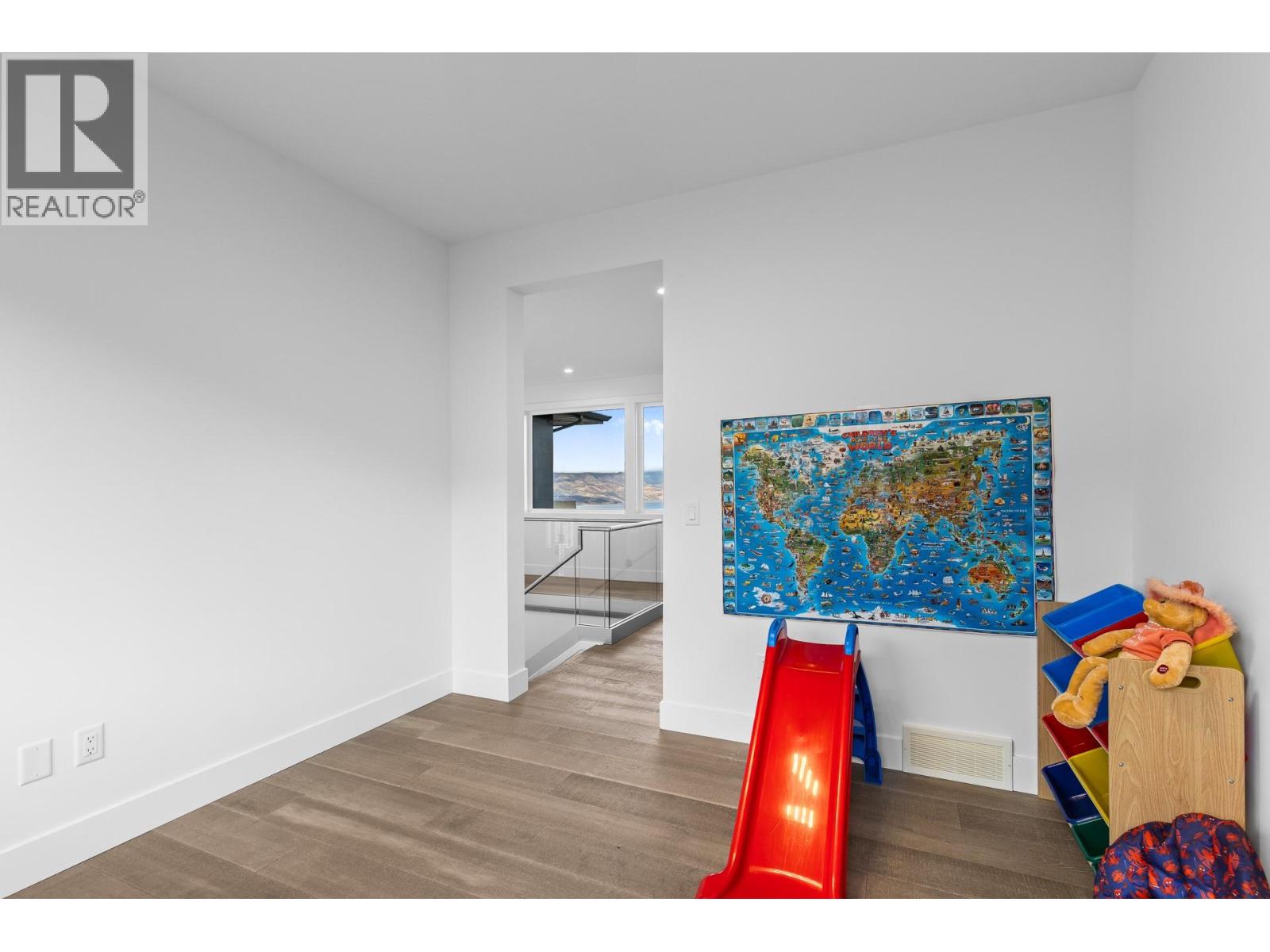 1068 Clarance Avenue - 35