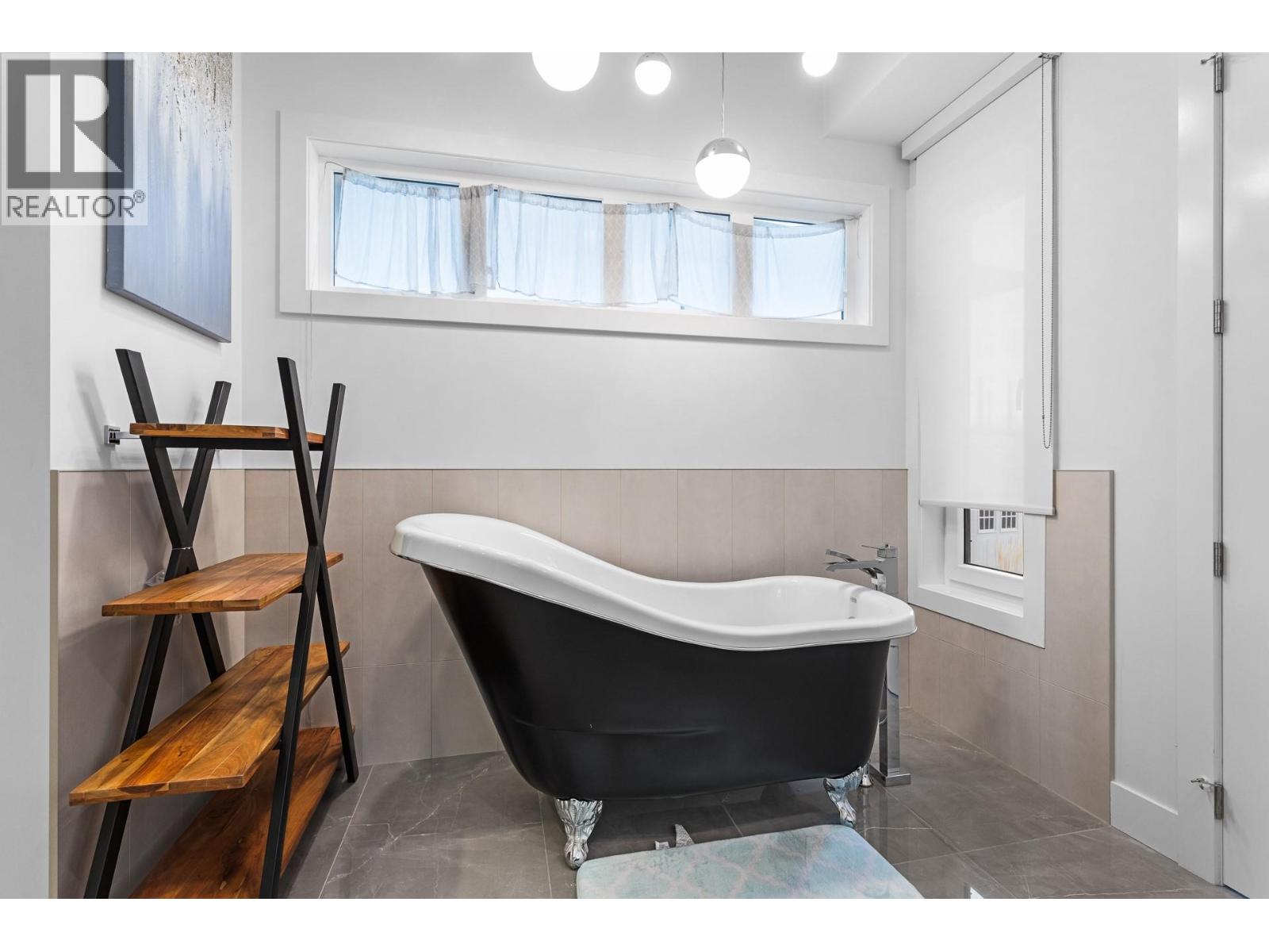 1068 Clarance Avenue - 29