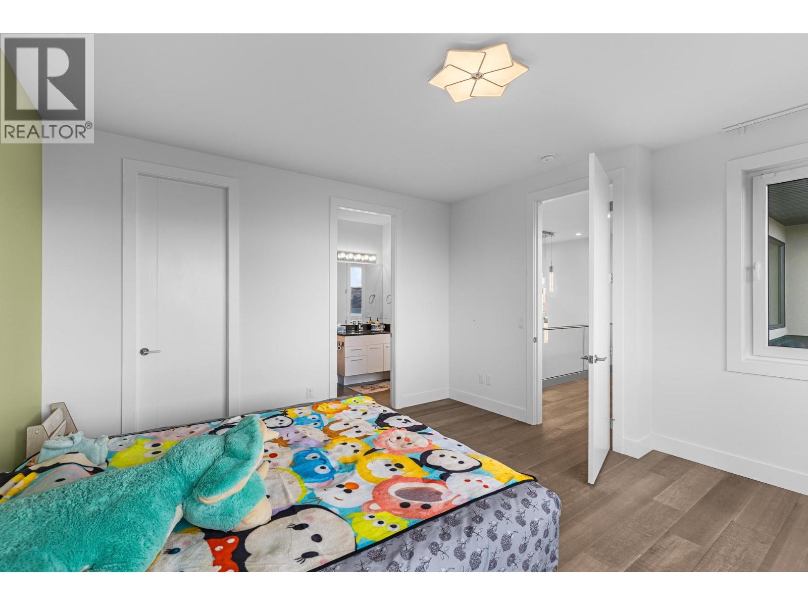 1068 Clarance Avenue - 38