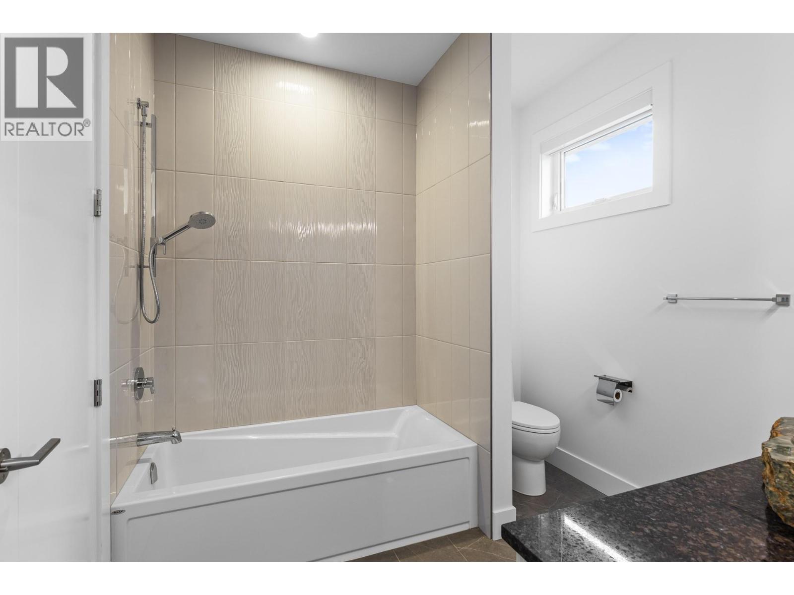 1068 Clarance Avenue - 43