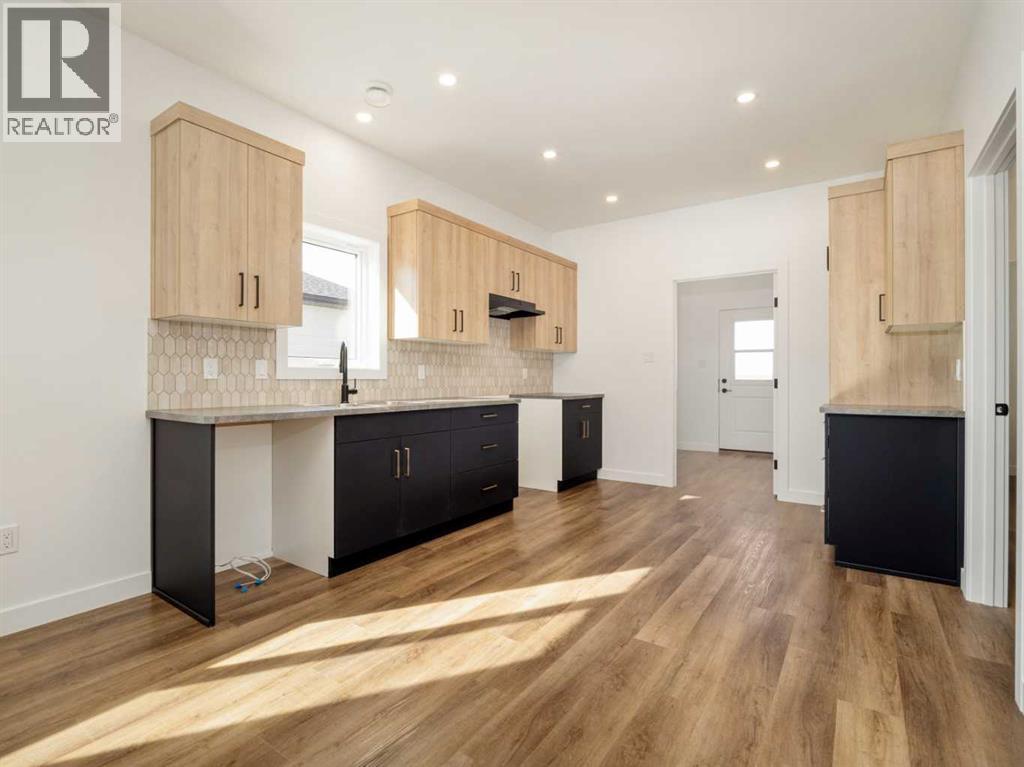 7046 48 Street - 20
