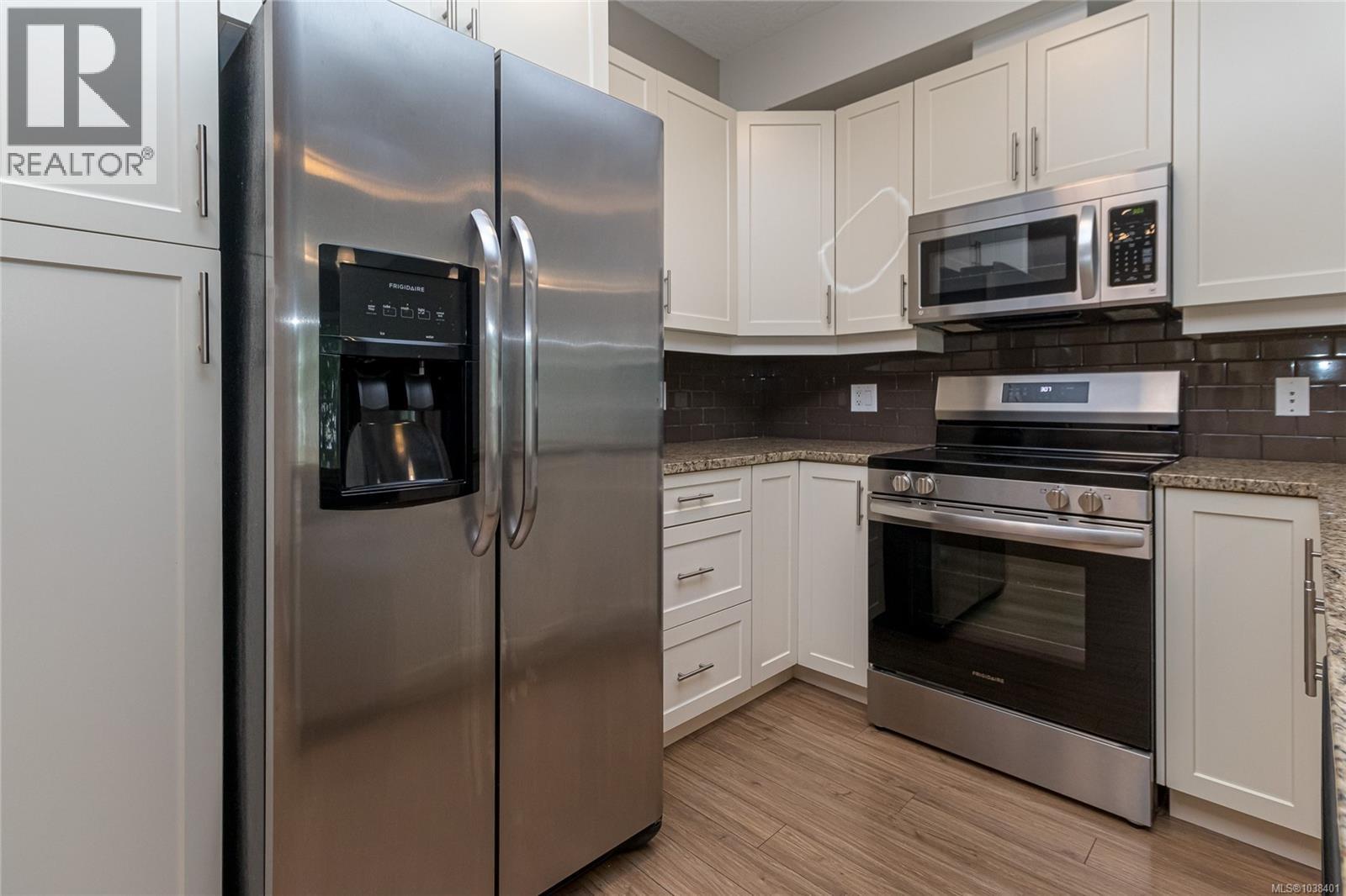 #203 938 Dunford Ave - 6