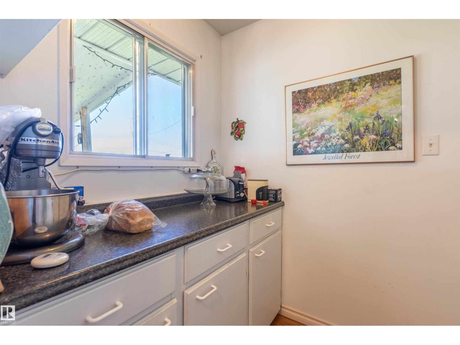 4904 56 Ave - 11