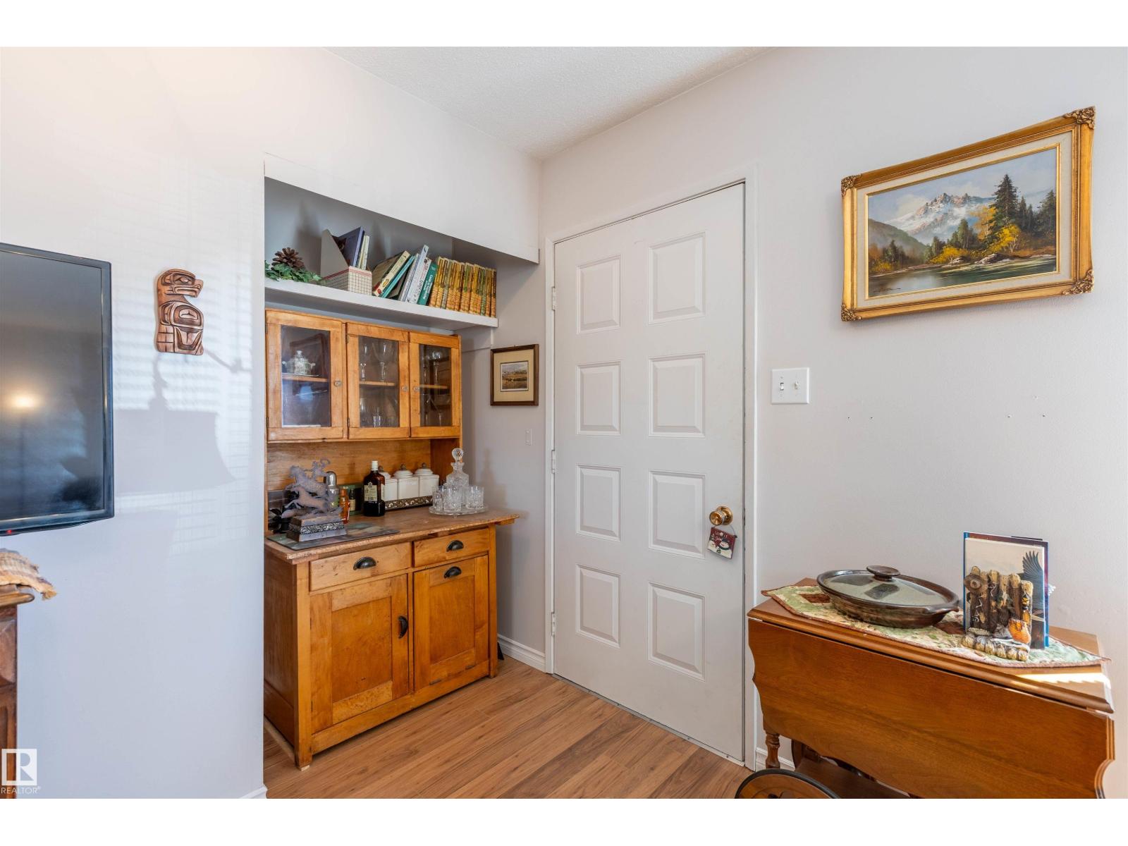 4904 56 Ave - 12