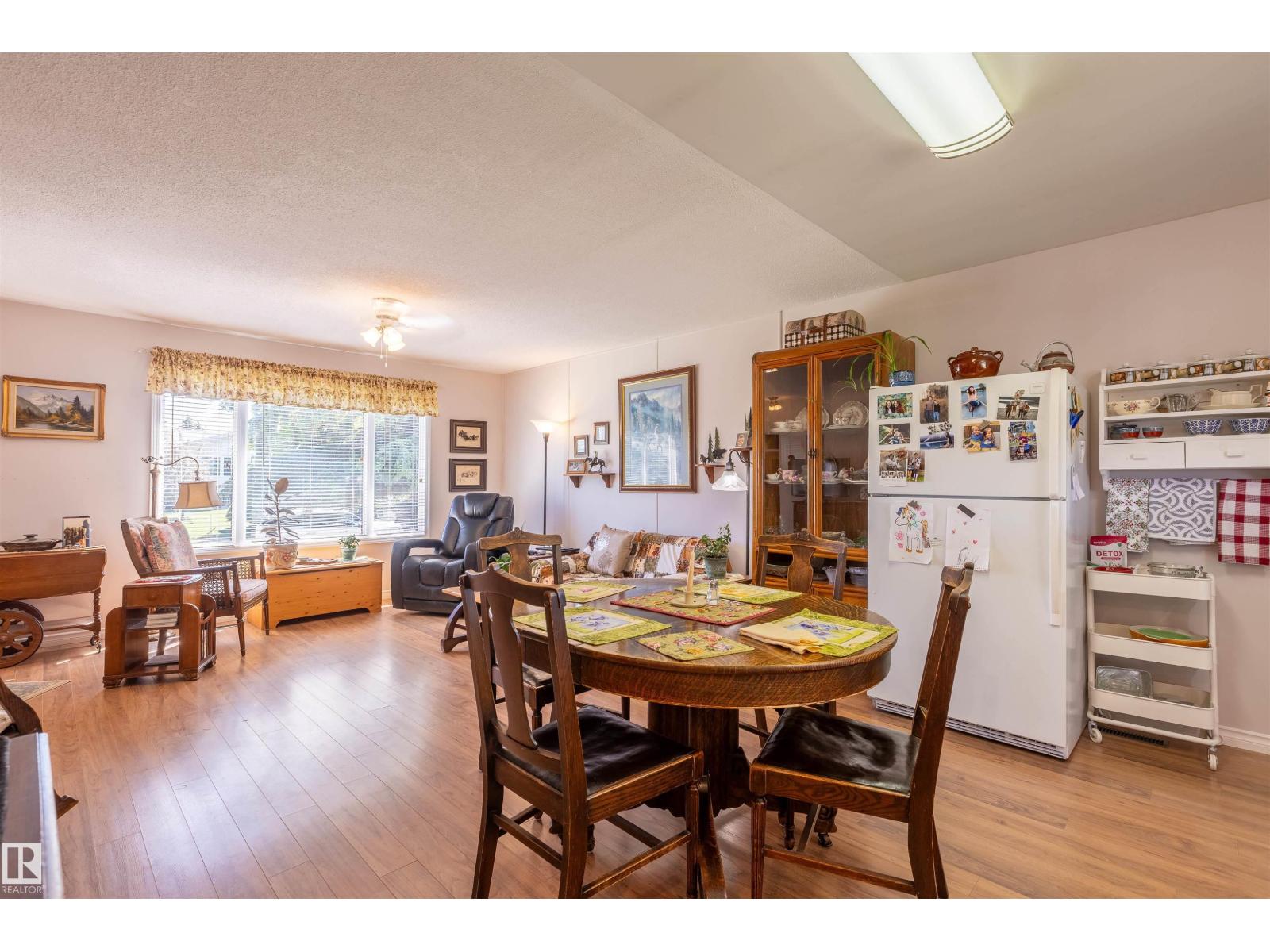 4904 56 Ave - 15