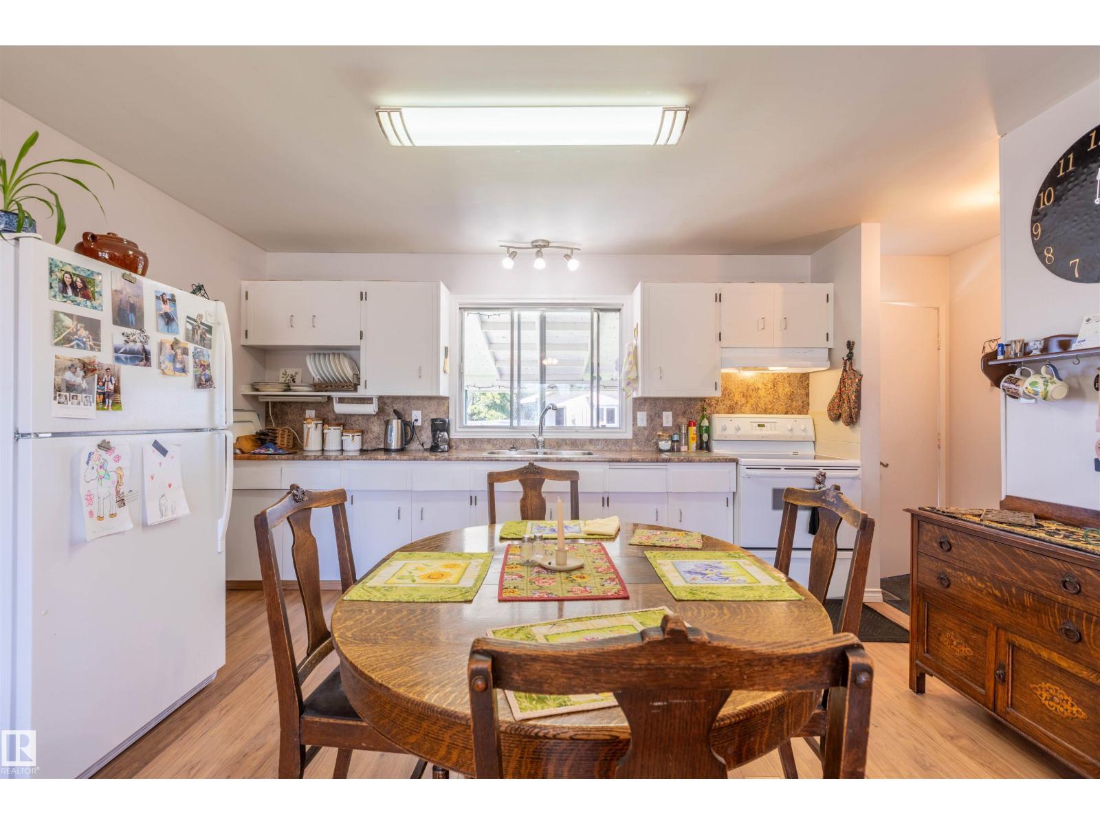 4904 56 Ave - 19