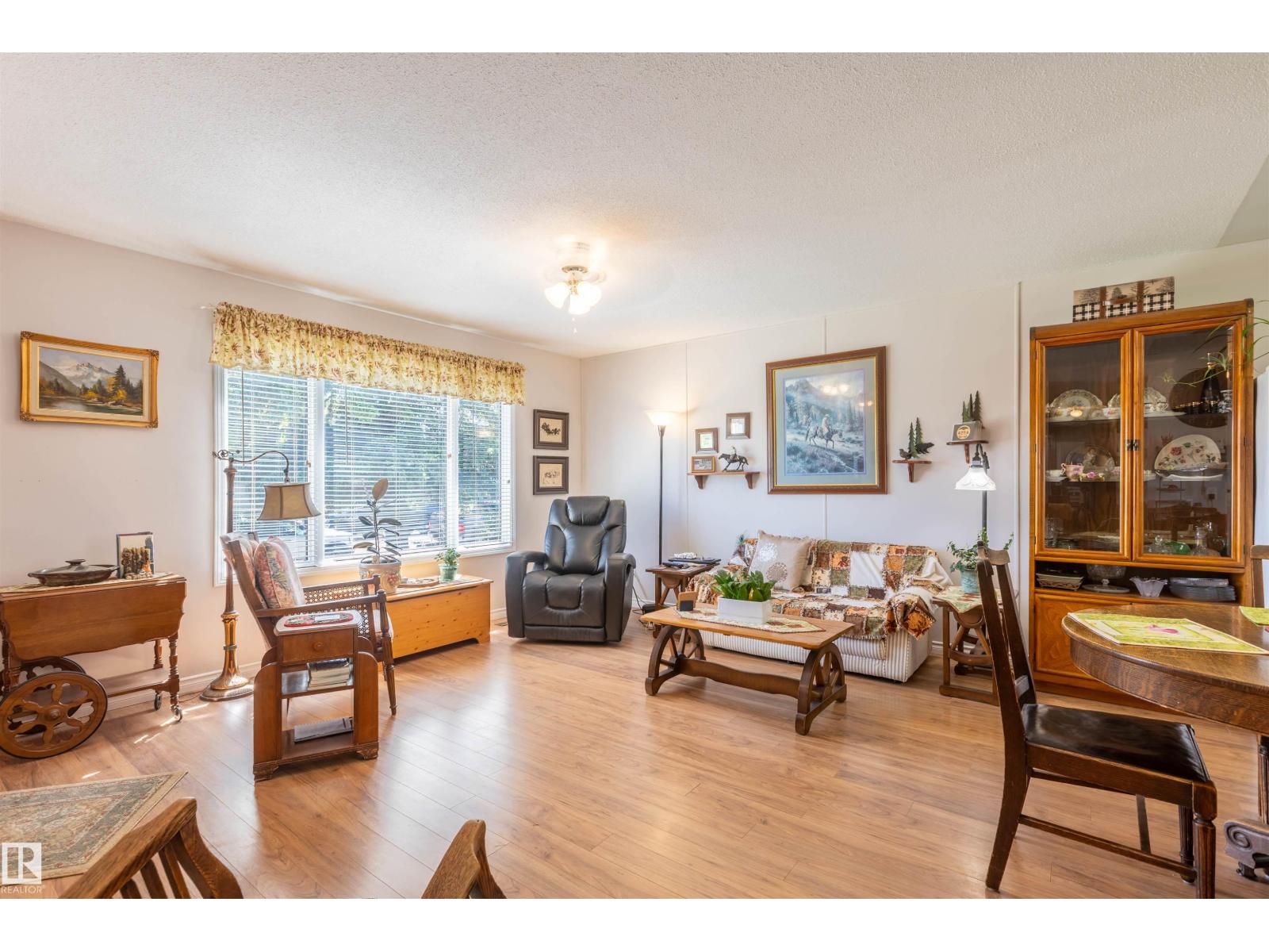 4904 56 Ave - 21