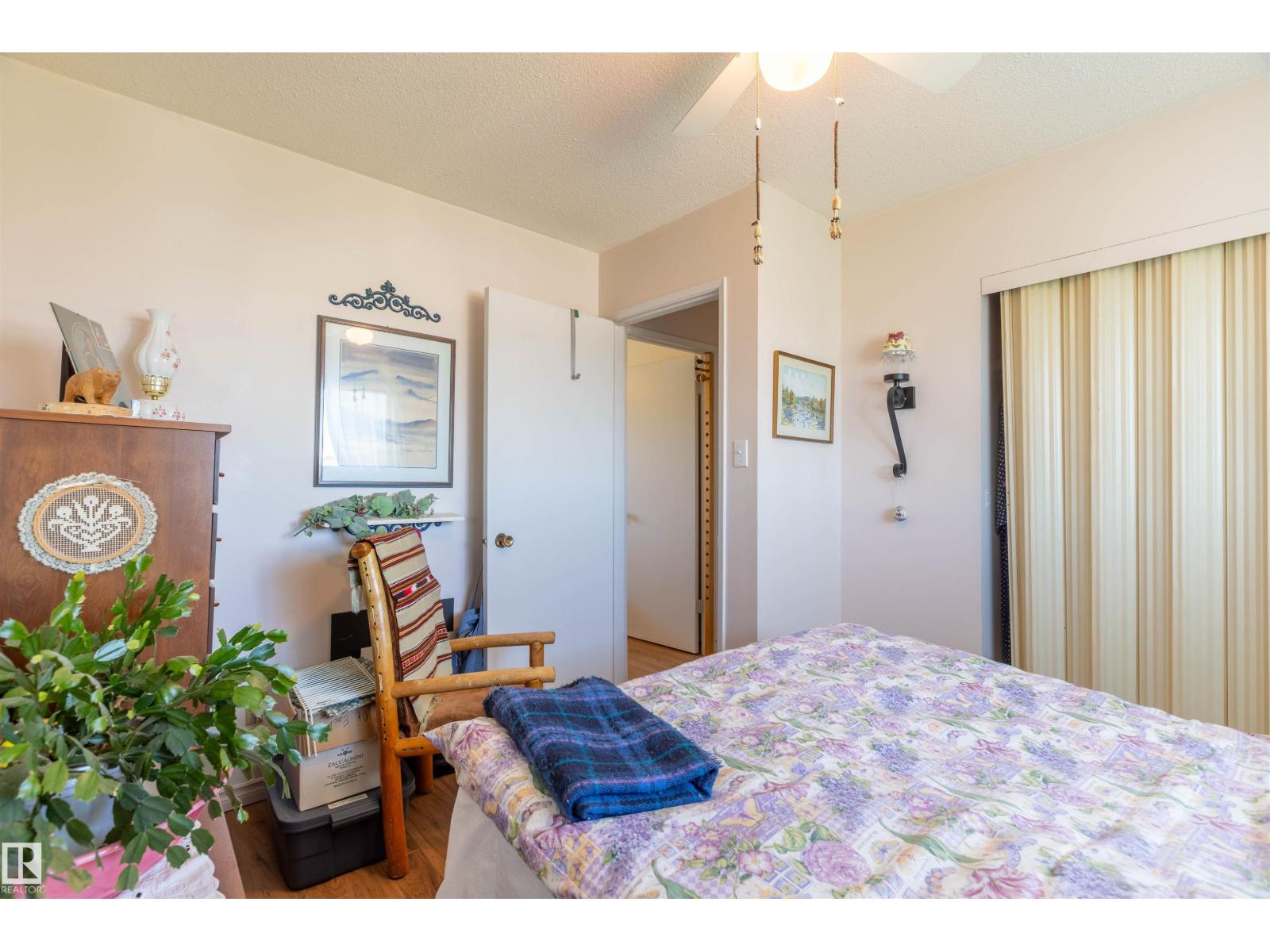 4904 56 Ave - 24