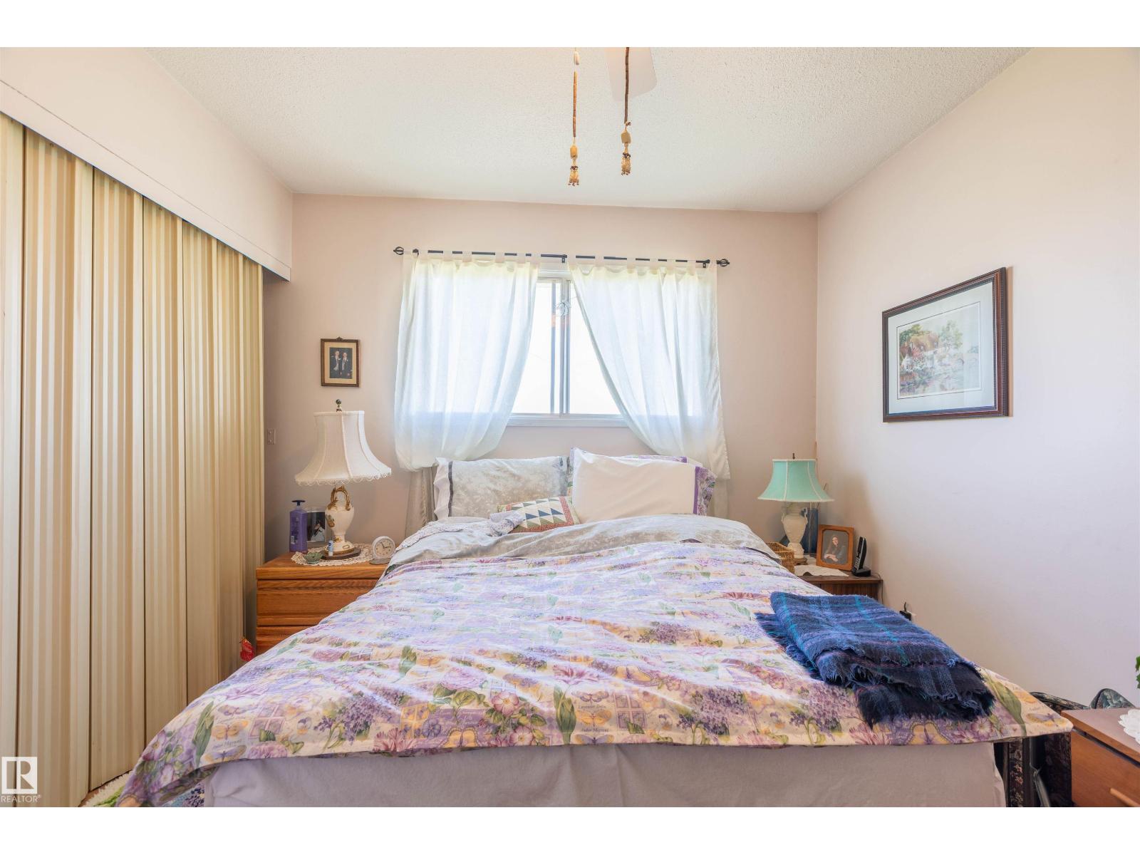 4904 56 Ave - 25