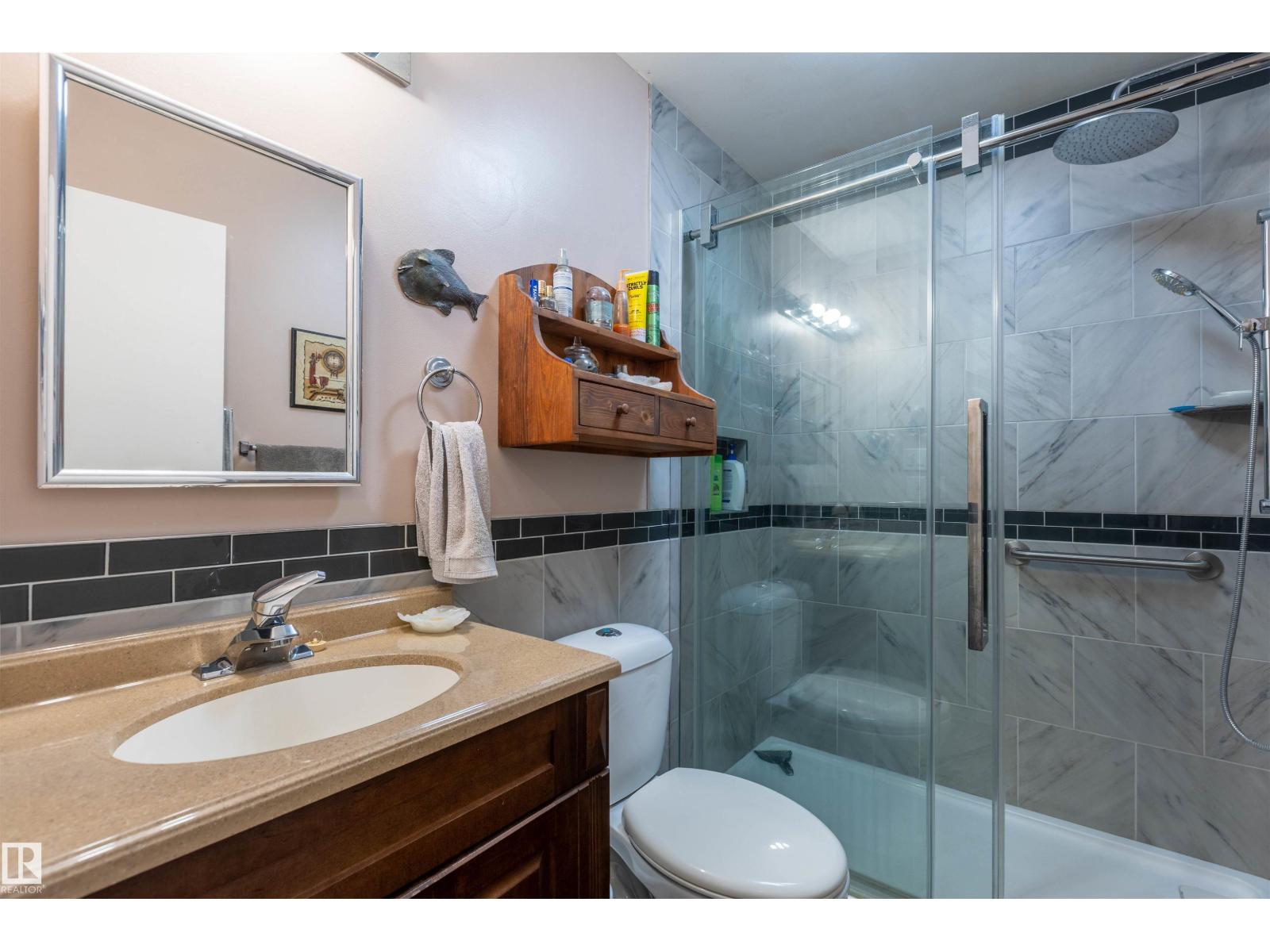 4904 56 Ave - 29