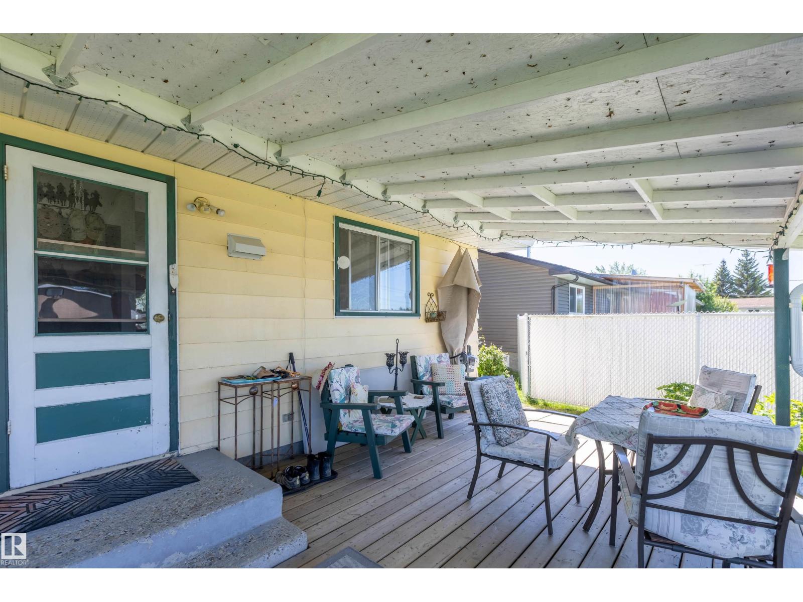 4904 56 Ave - 32