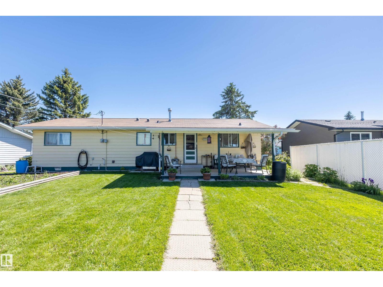 4904 56 Ave - 33