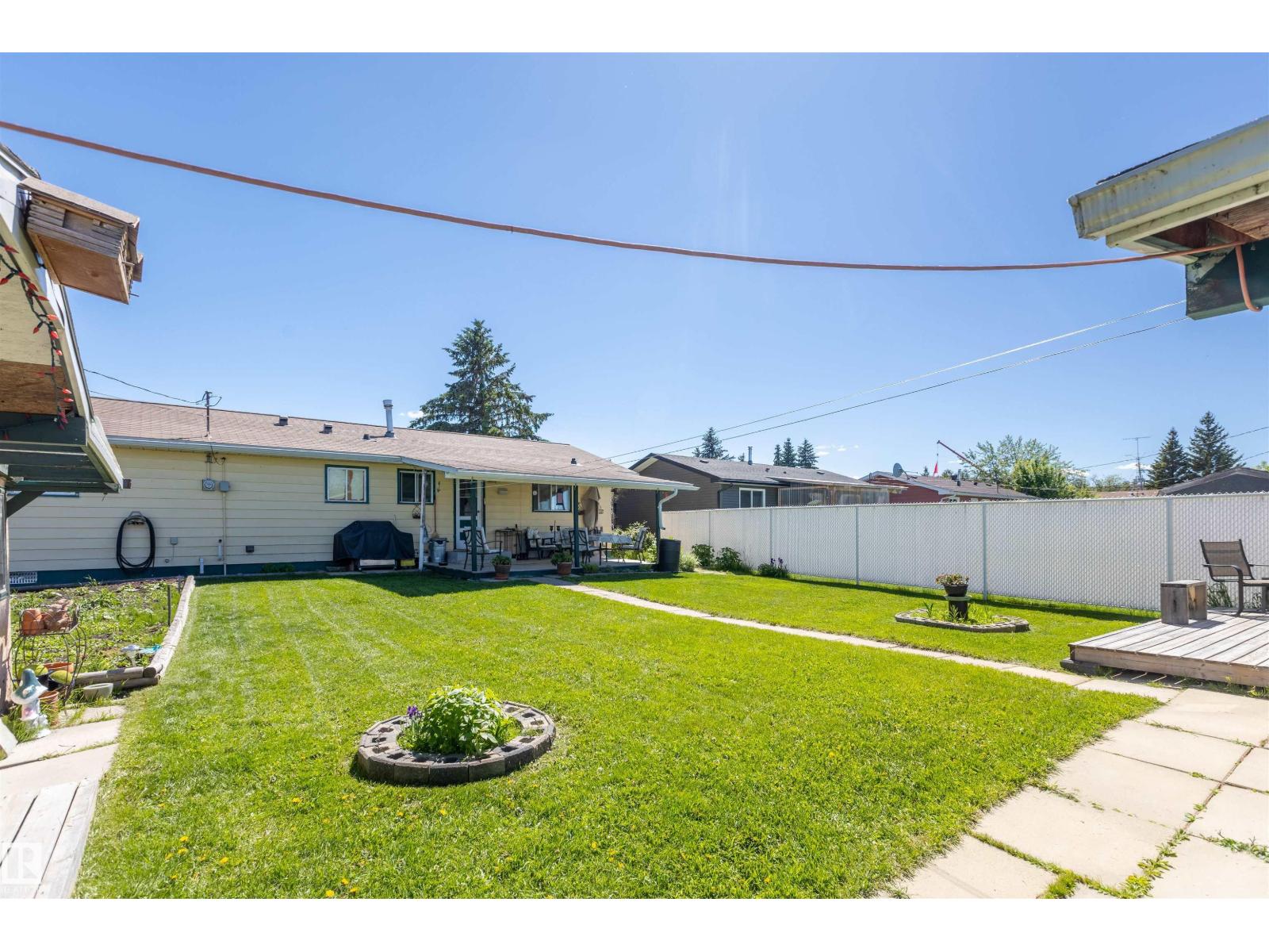 4904 56 Ave - 34
