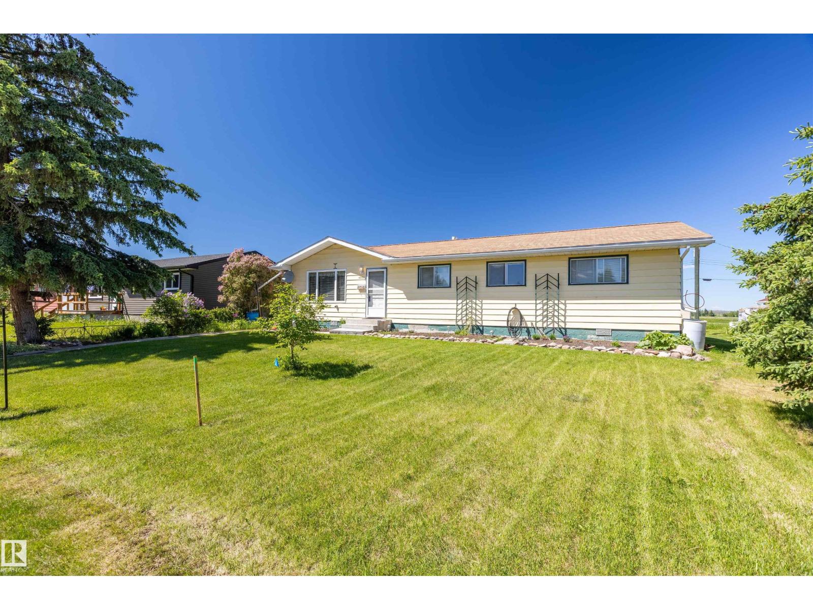 4904 56 Ave - 8