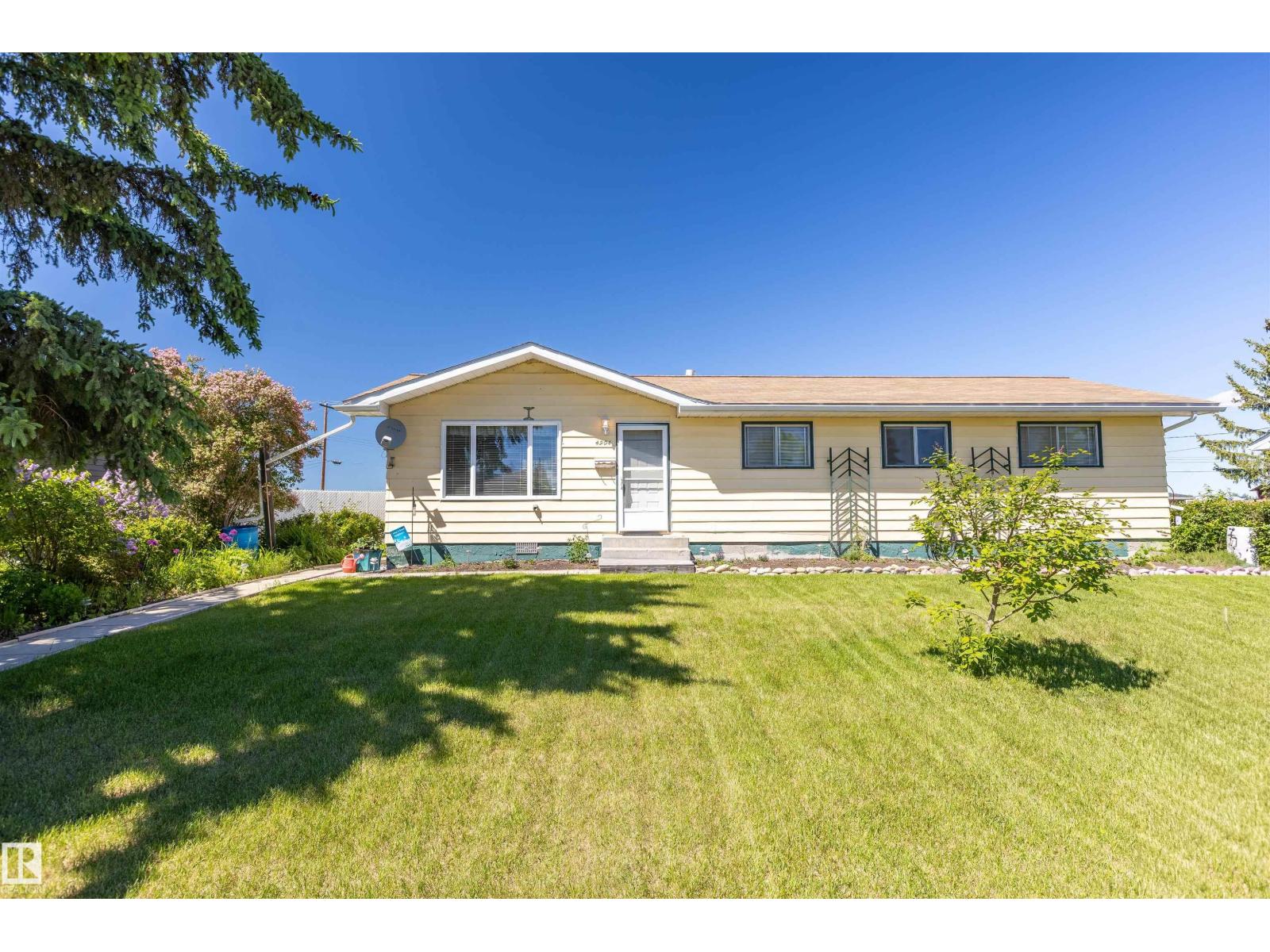 4904 56 Ave - 9