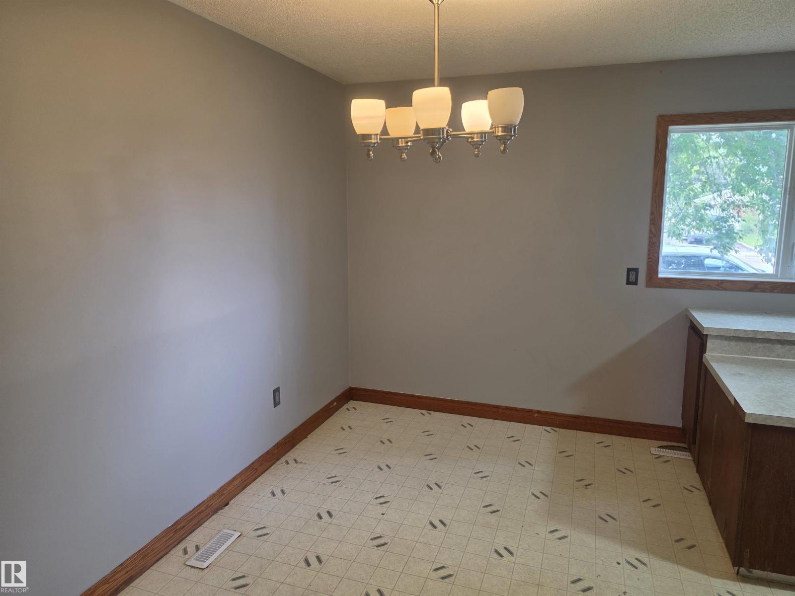 4923 51 AV — photo 10
