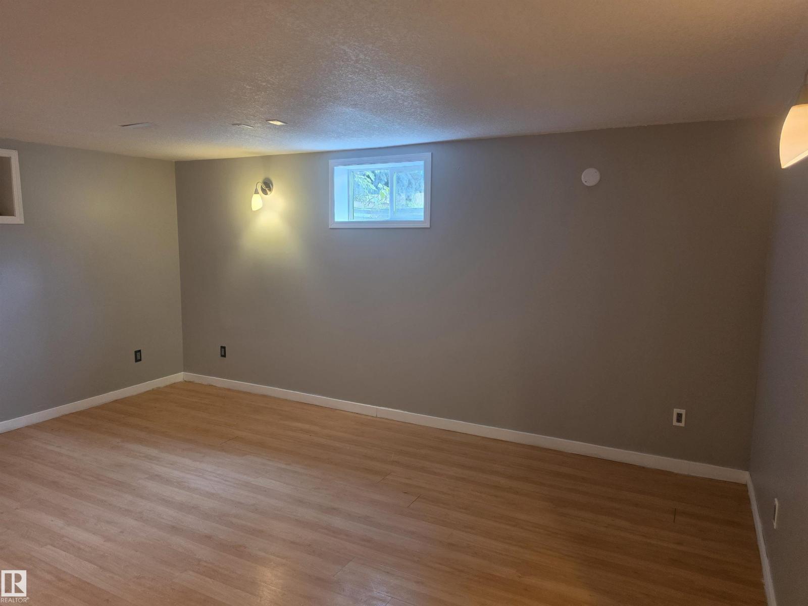 4923 51 AV — photo 25