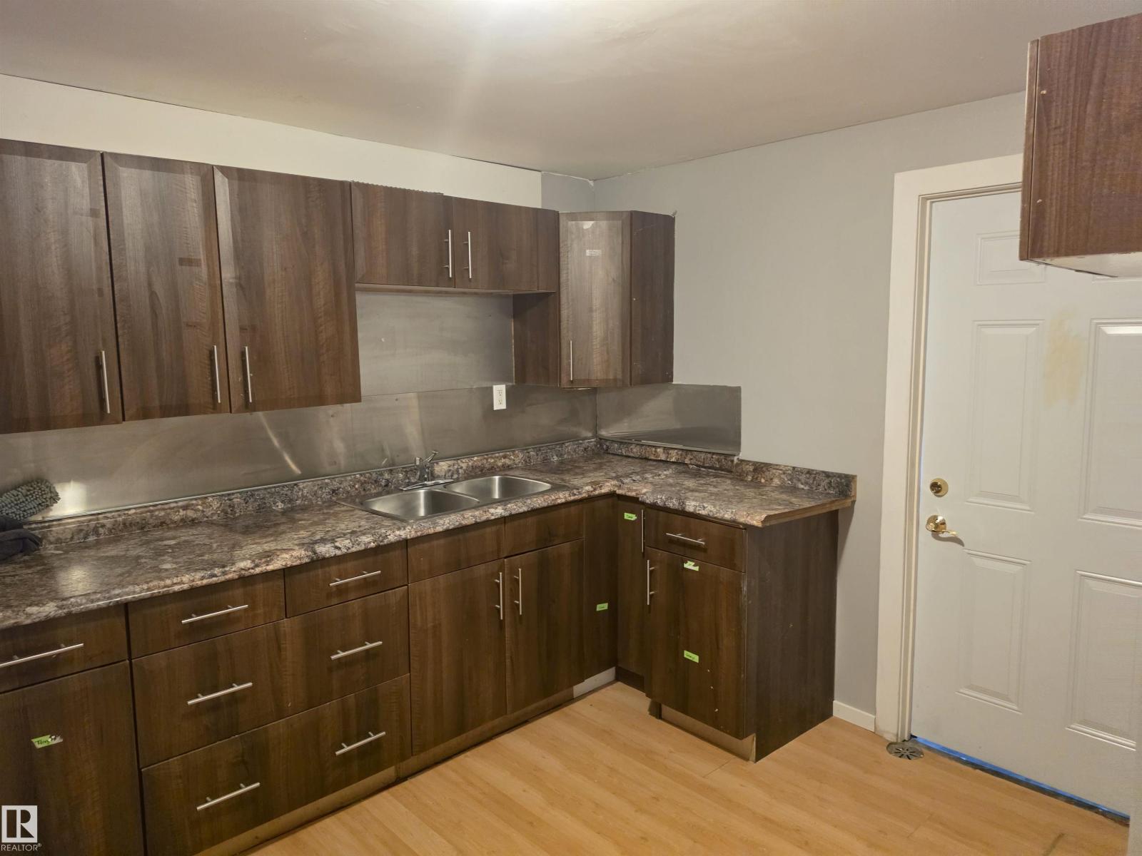 4923 51 AV — photo 28