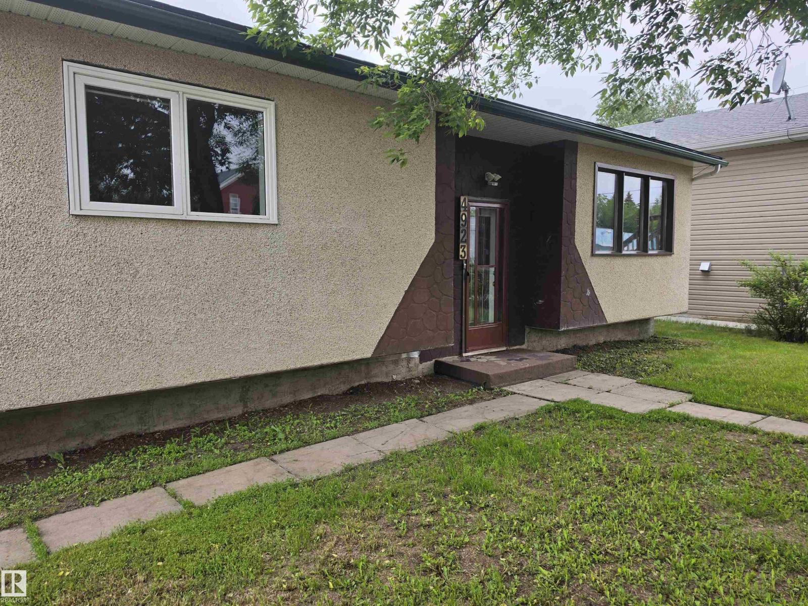 4923 51 AV — photo 29