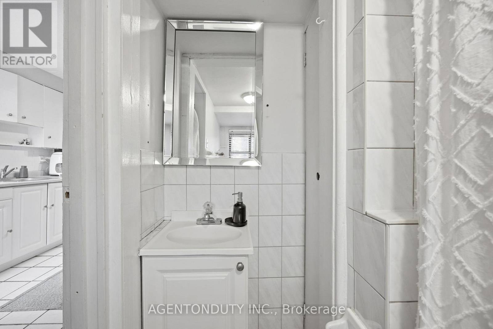 51 PERTH AVENUE - 10