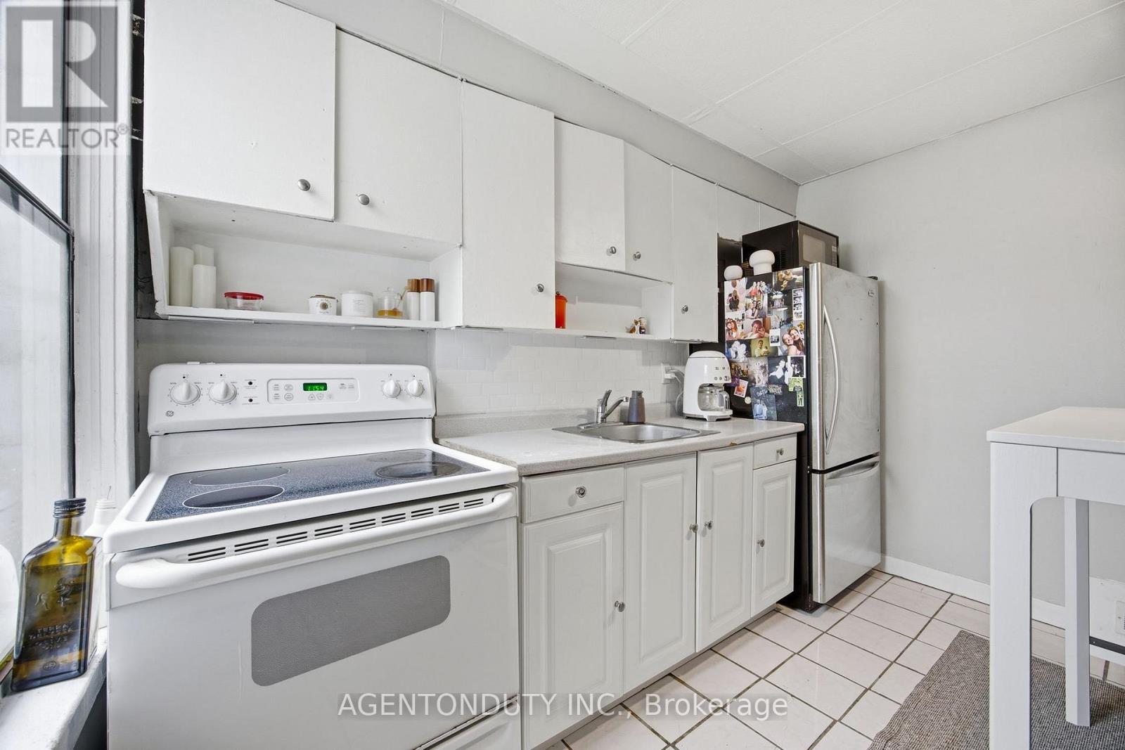 51 PERTH AVENUE - 8