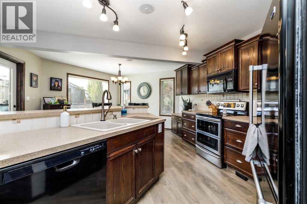 73 Lanterman Close — photo 9