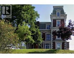 2-4 Douglas Avenue, photo 2