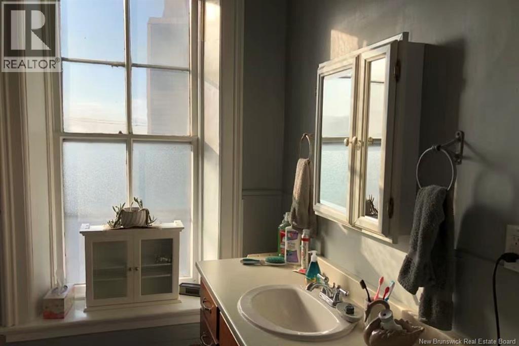 2-4 Douglas Avenue - 40