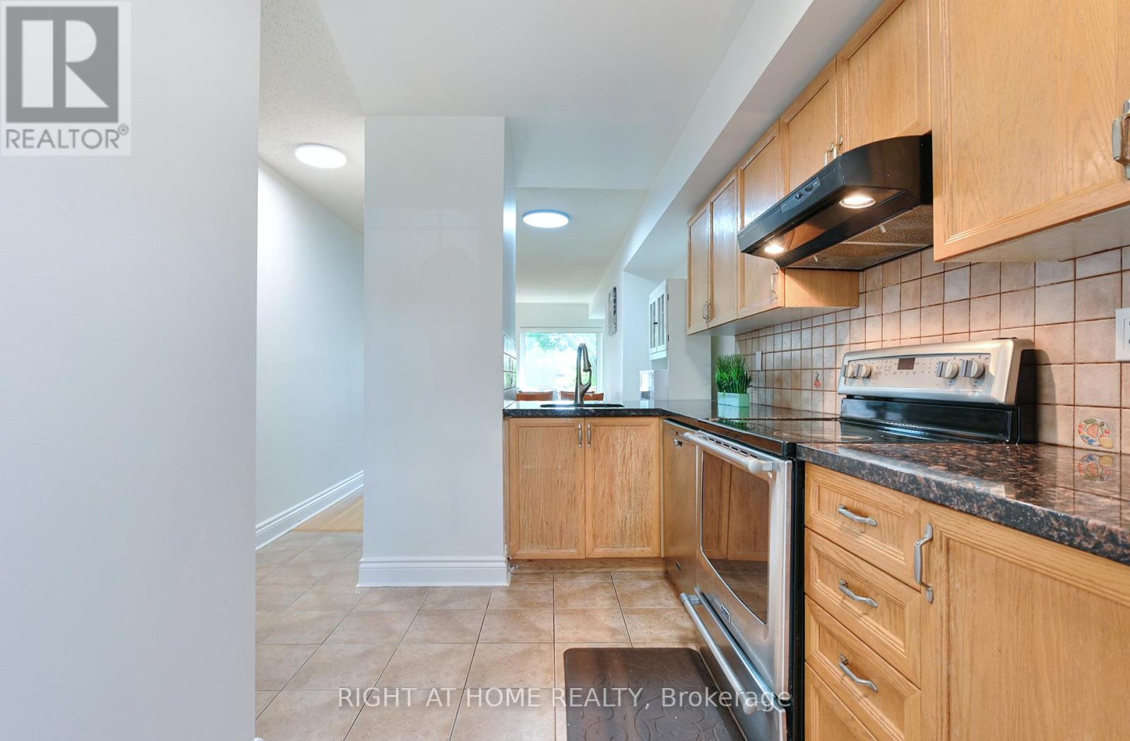 #35 80 STRATHAVEN DRIVE - 11