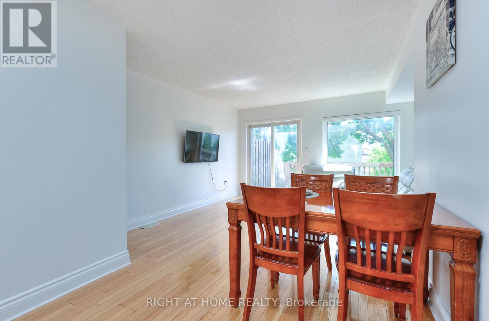 #35 80 STRATHAVEN DRIVE - 13