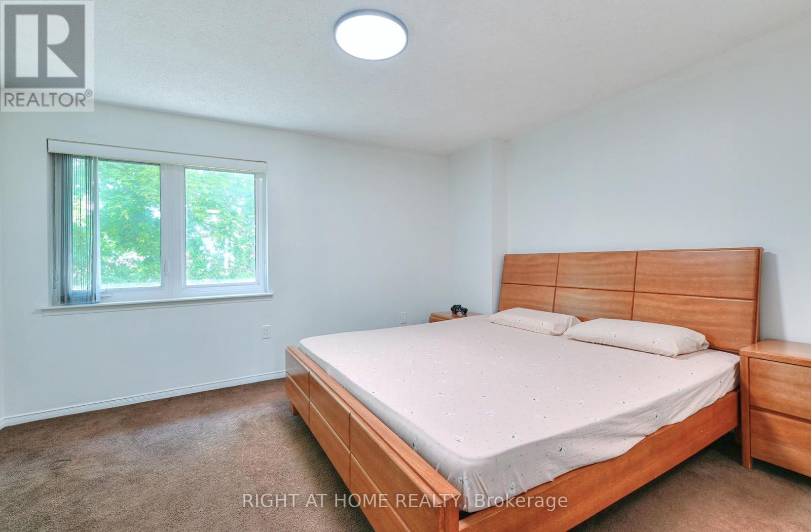 #35 80 STRATHAVEN DRIVE - 18
