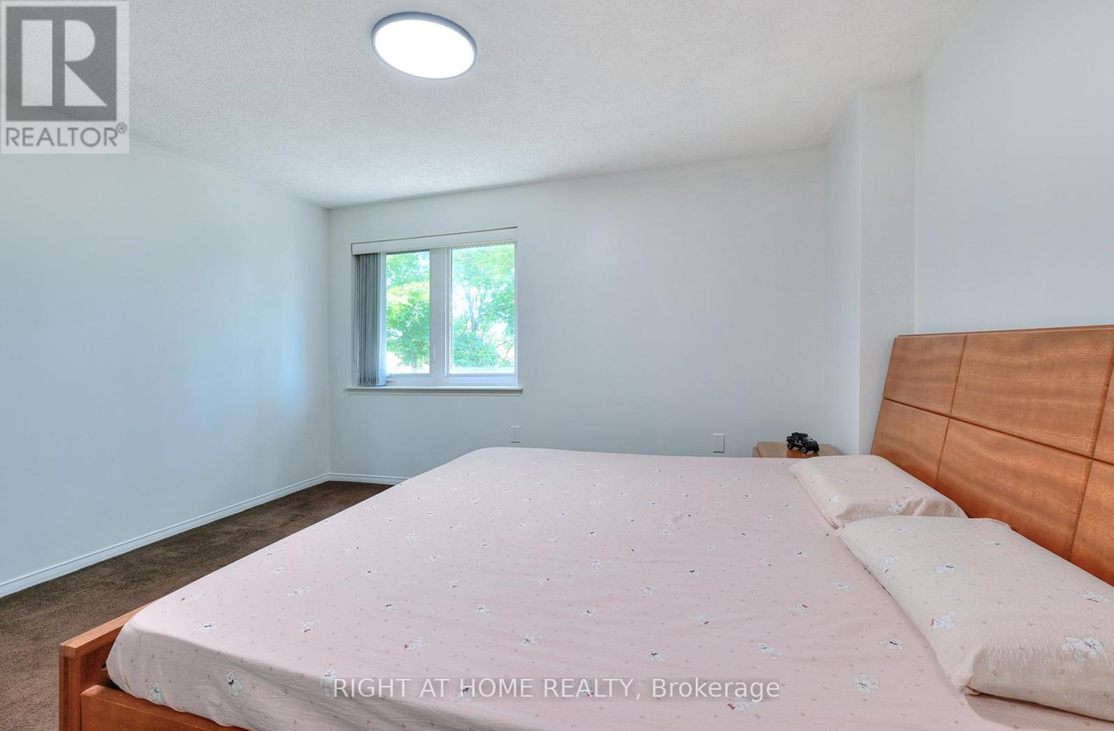 #35 80 STRATHAVEN DRIVE - 22